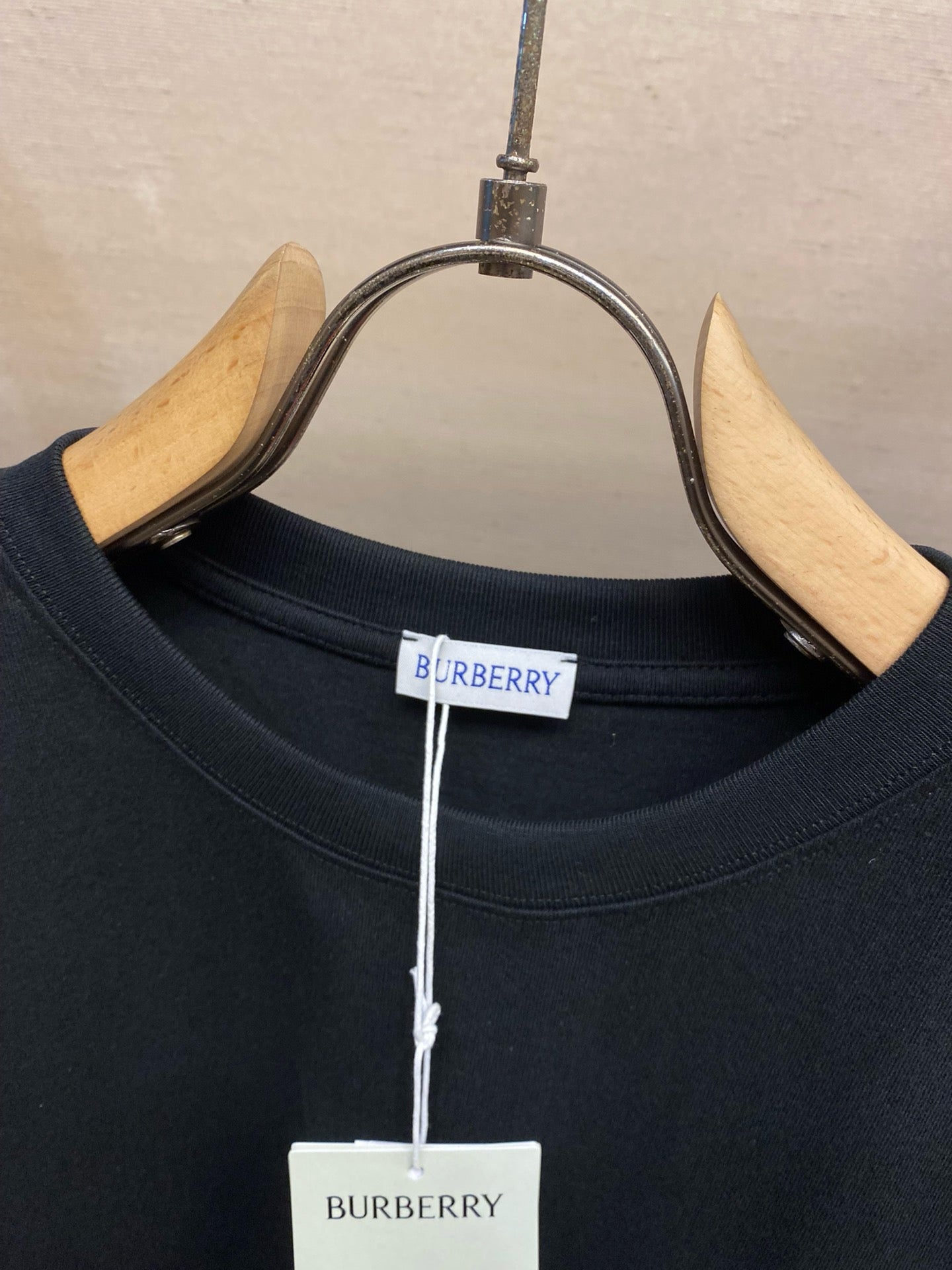 Schwarzes T-Shirt