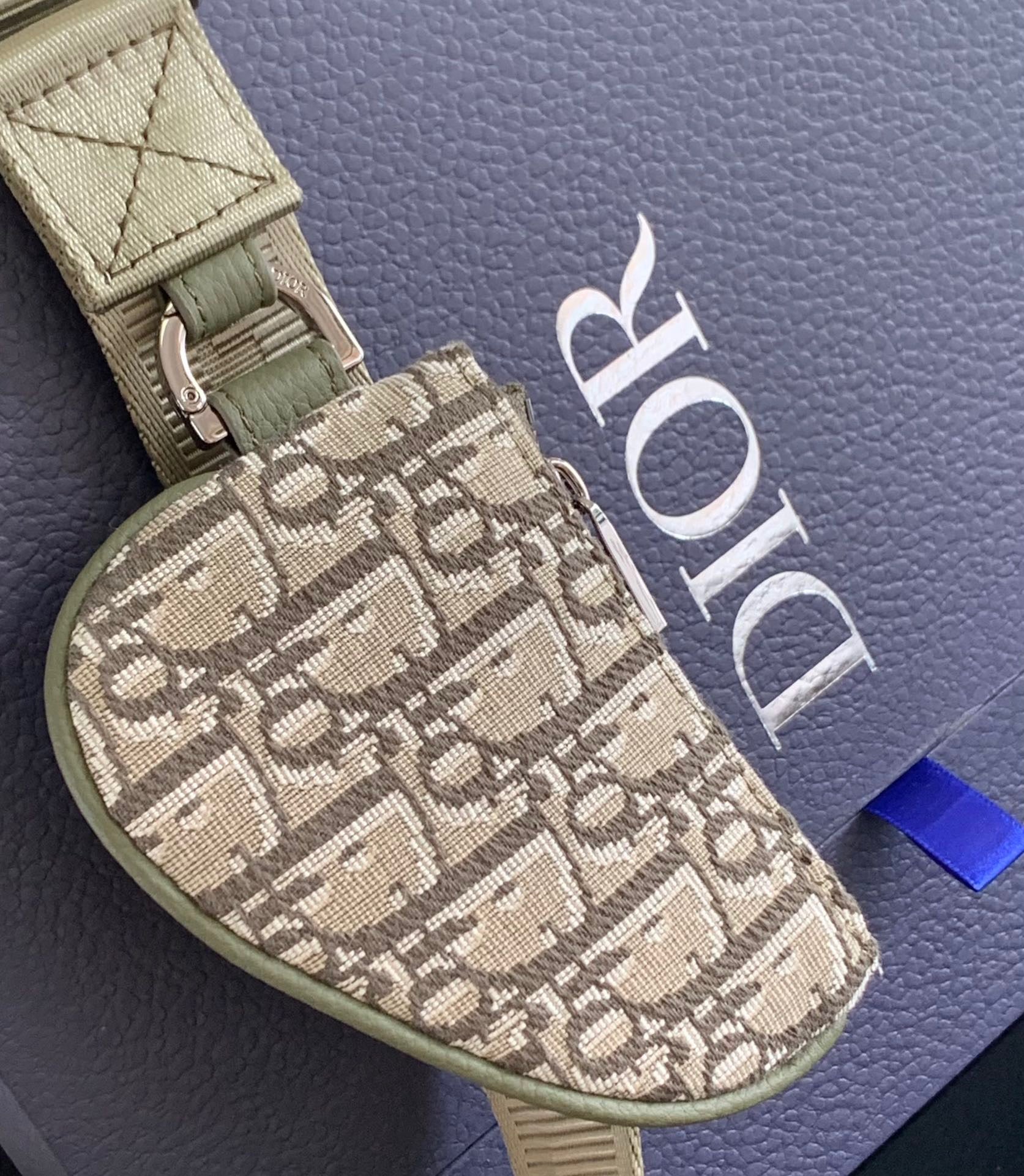 Khaki Tasche