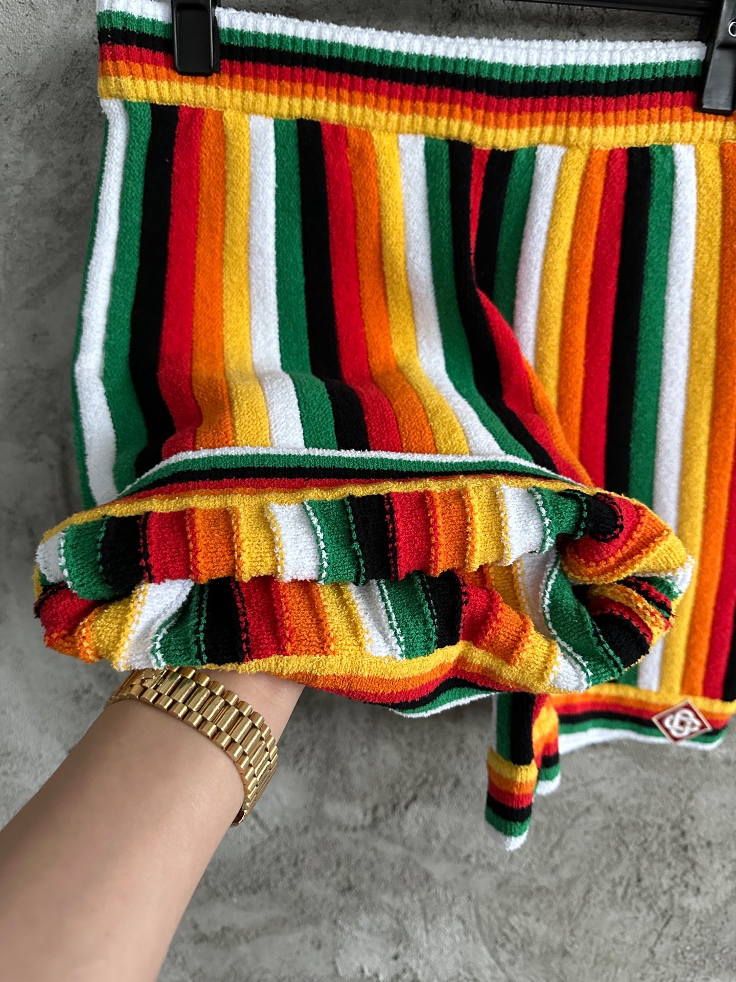 قصير متعدد الألوان