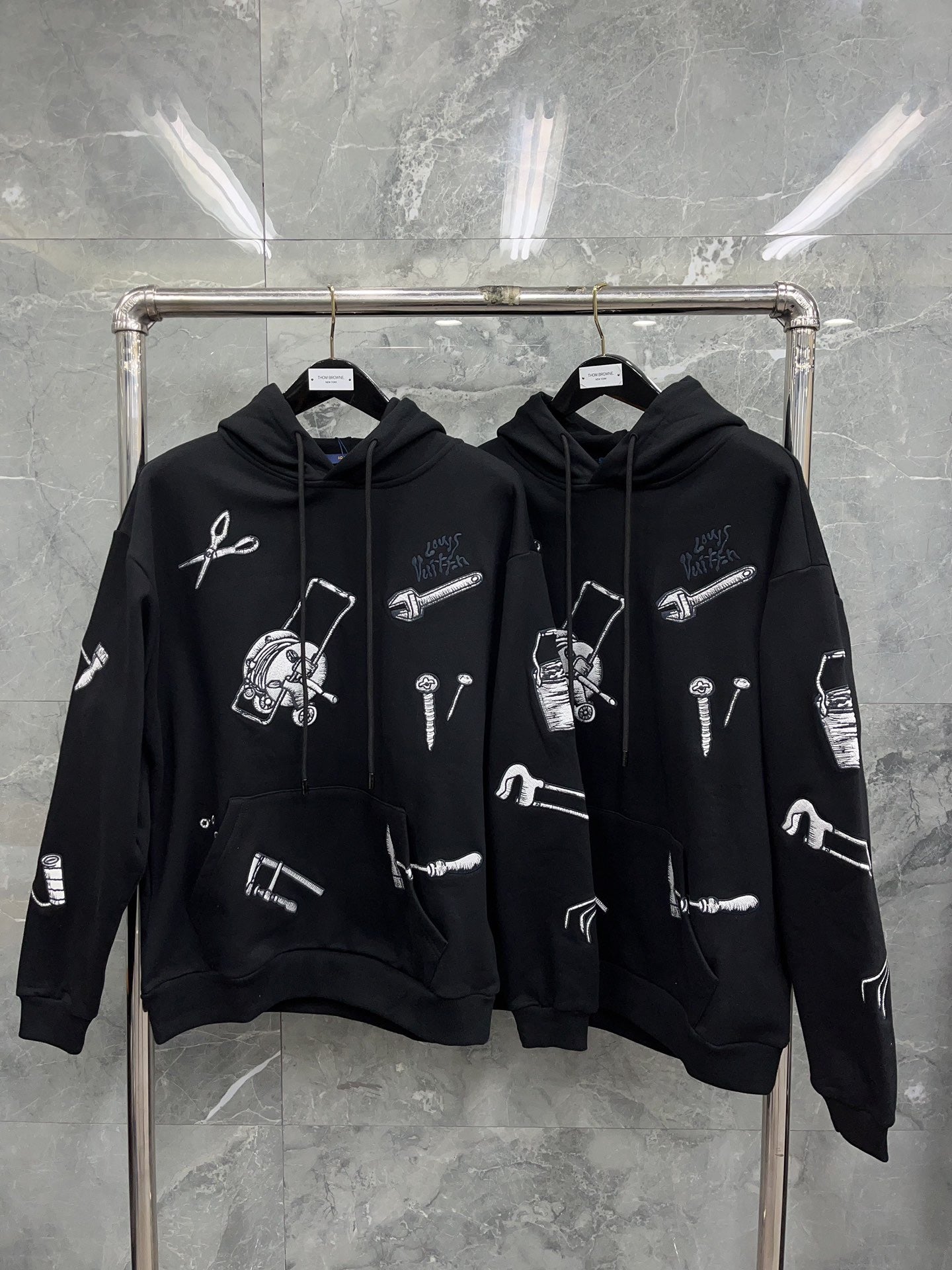 Schwarzer Hoodie