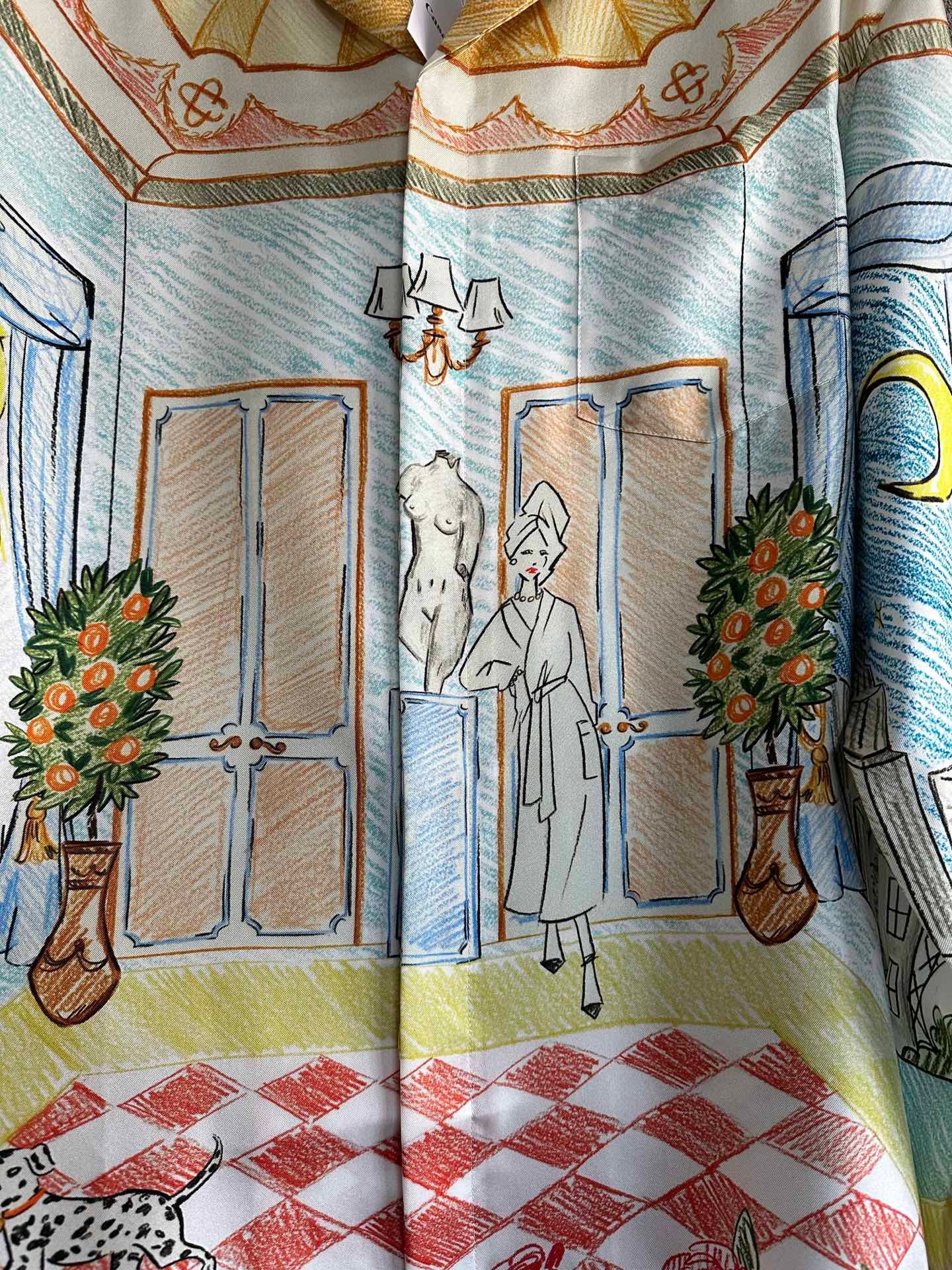 قميص متعدد الألوان