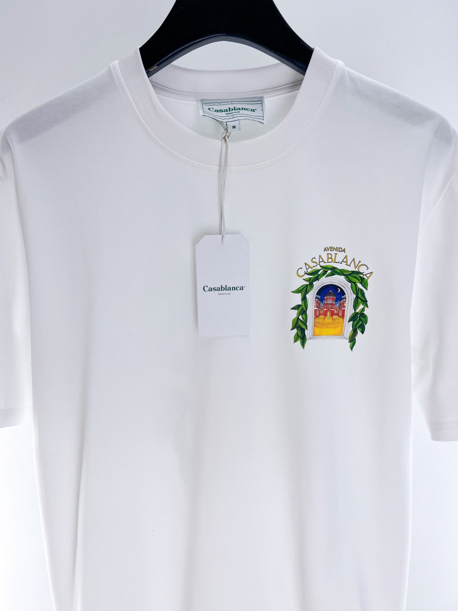 Schwarz-weißes T-Shirt