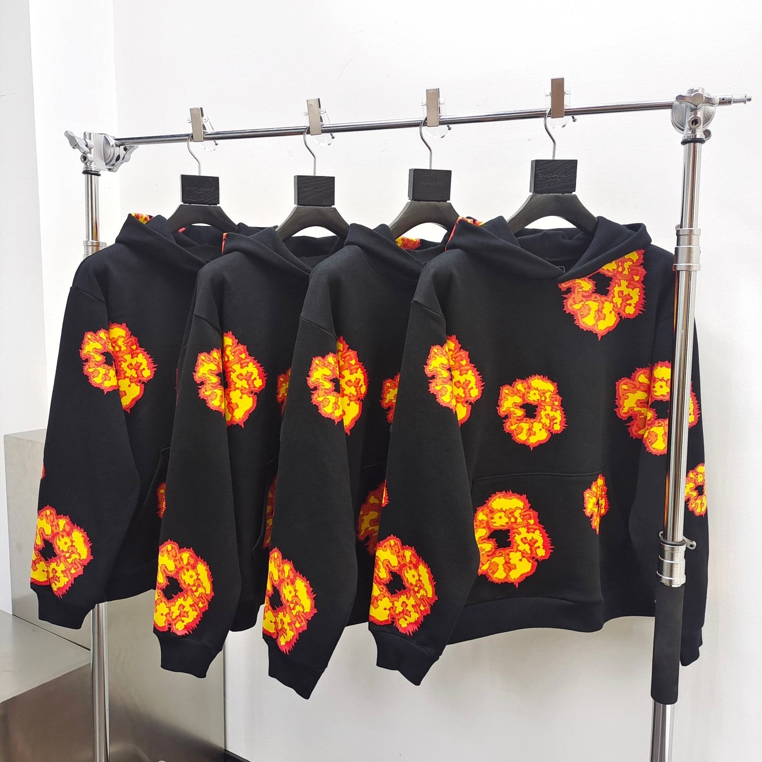 Schwarzer Hoodie