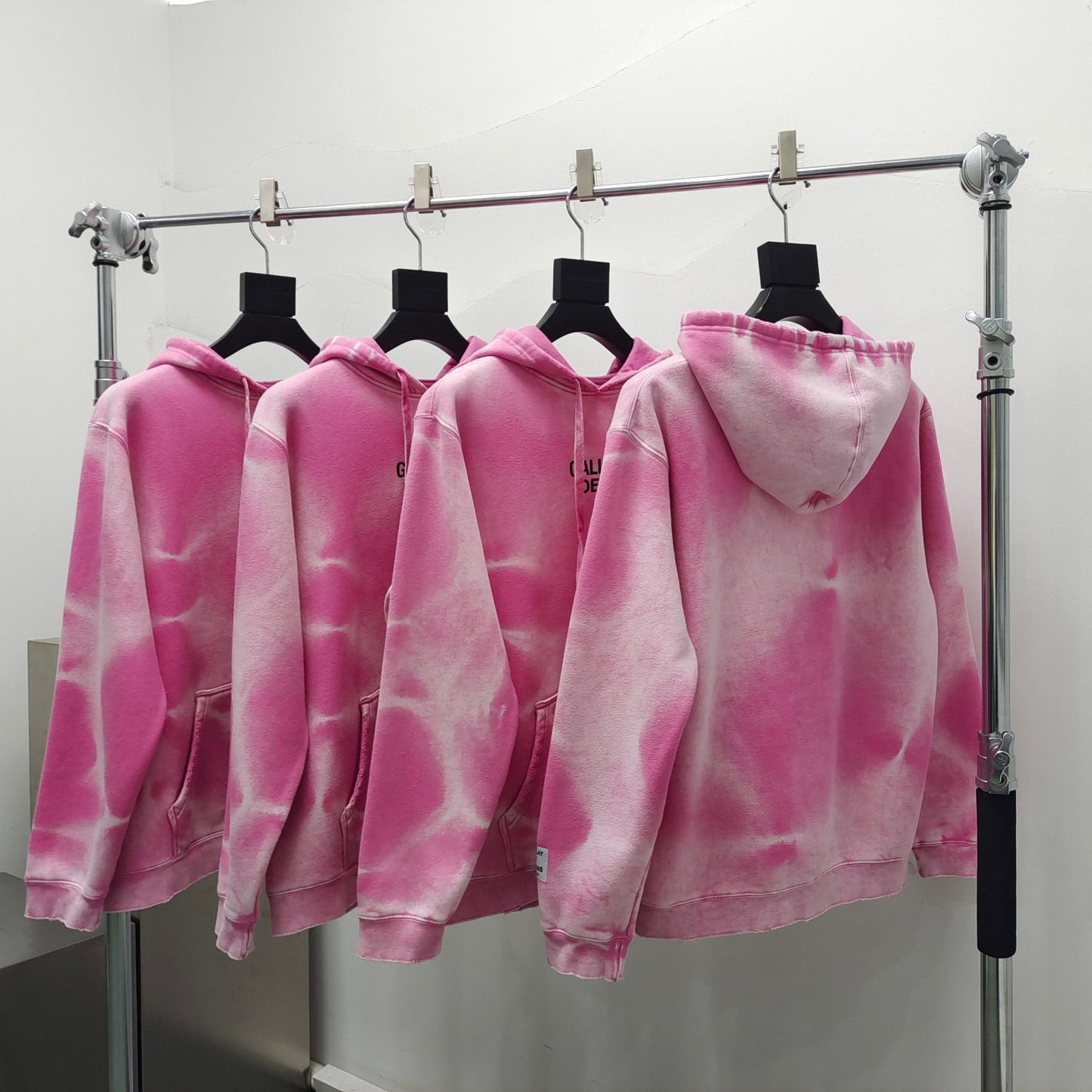 هودي أصفر ووردي