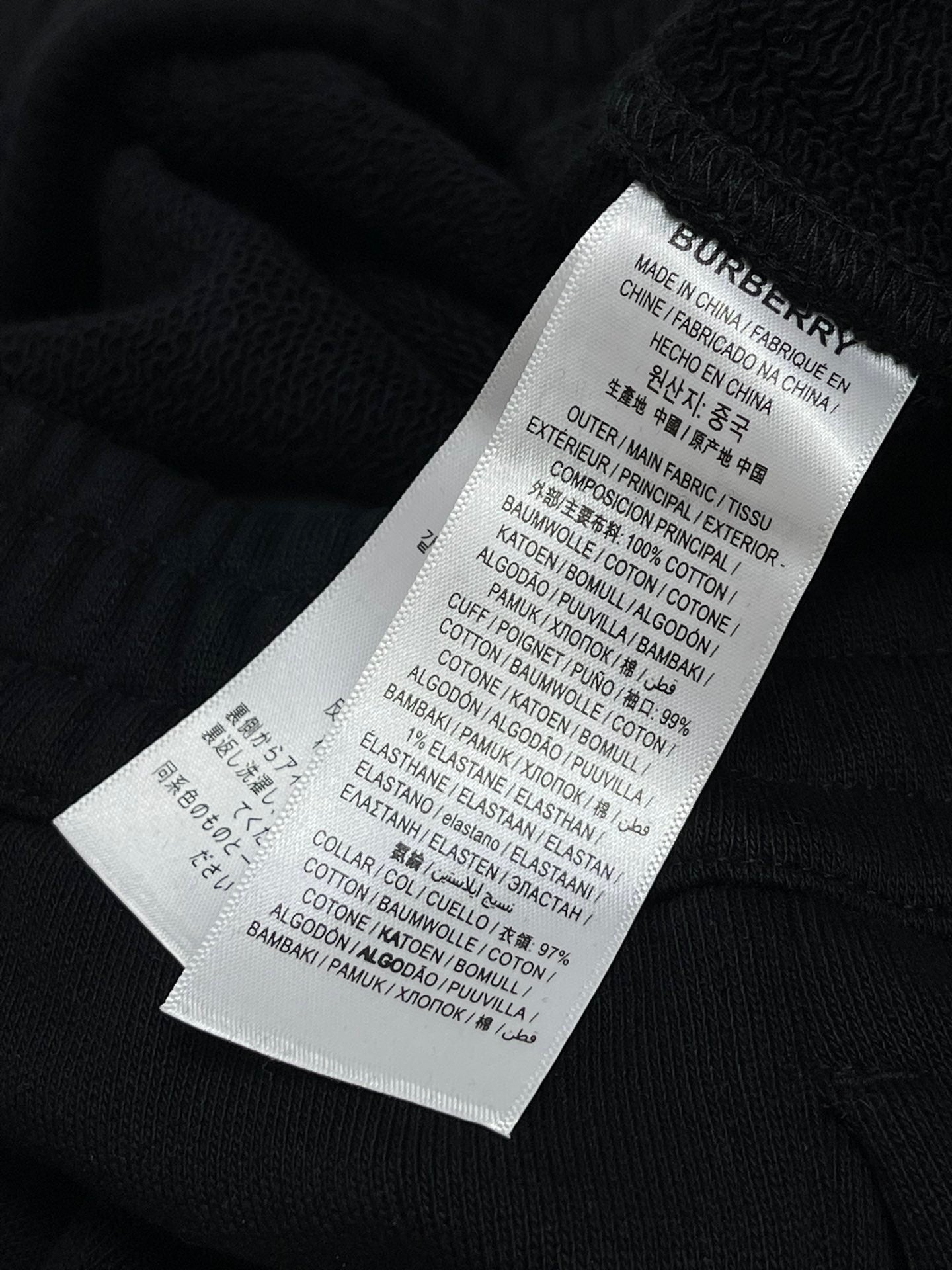 Schwarze Hosen