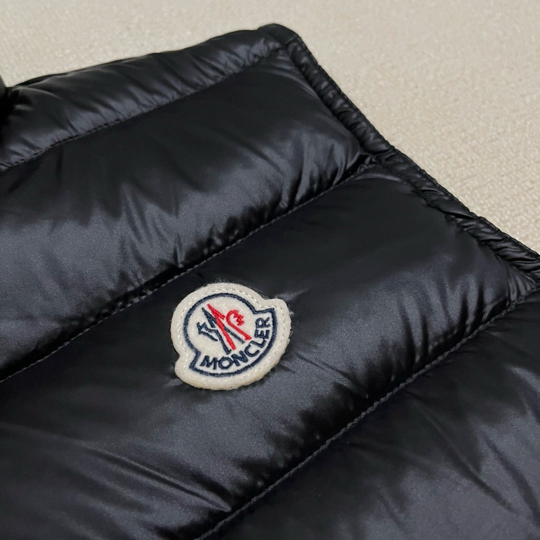 Black Vest - FashionHype.xyz