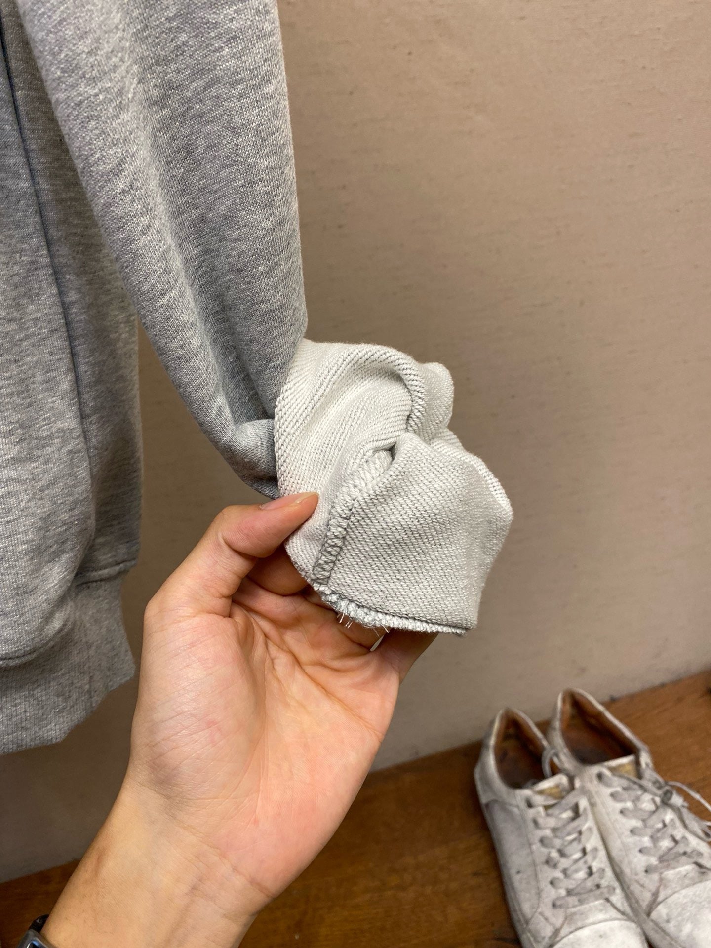 Grauer Hoodie