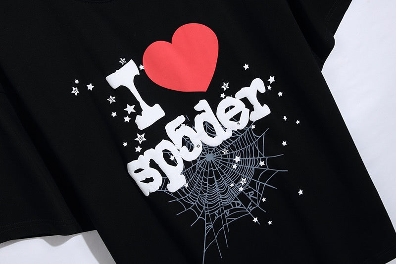 Weißes und schwarzes T-Shirt