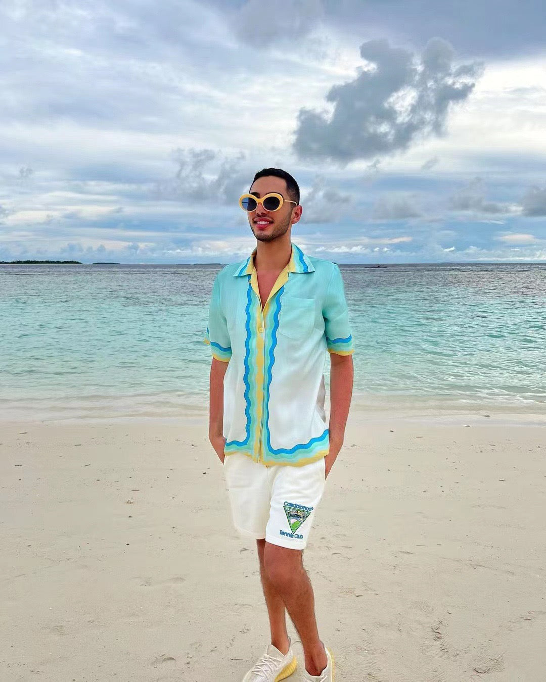 Himmelblaue Shorts