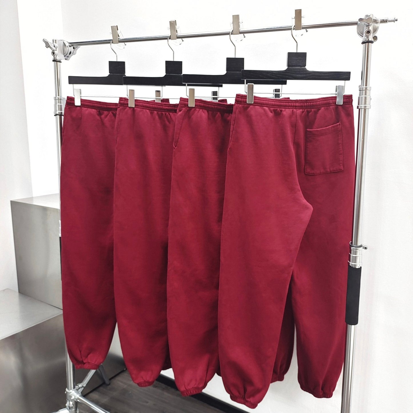Grüne und rote Hose