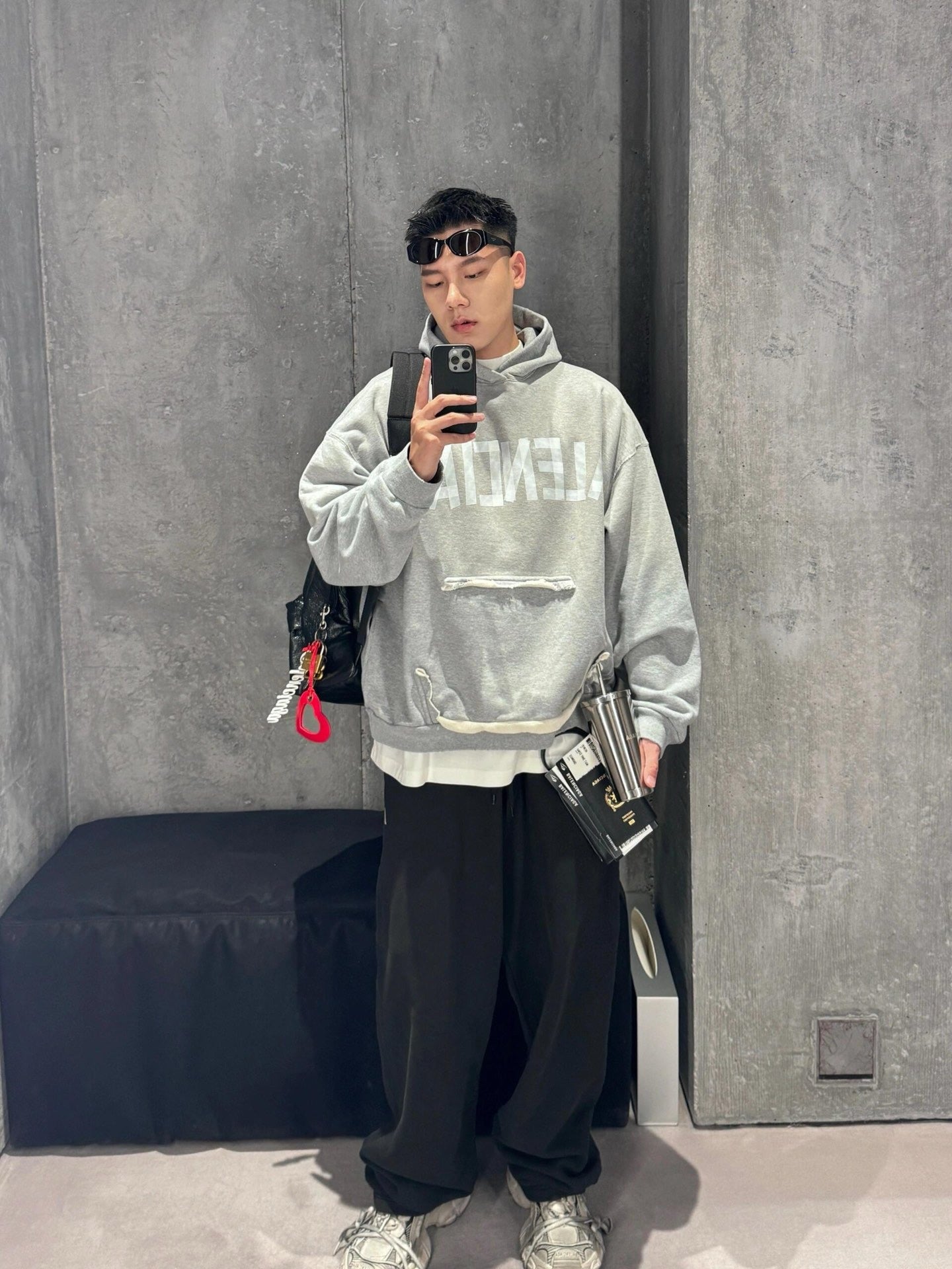 Grauer Hoodie