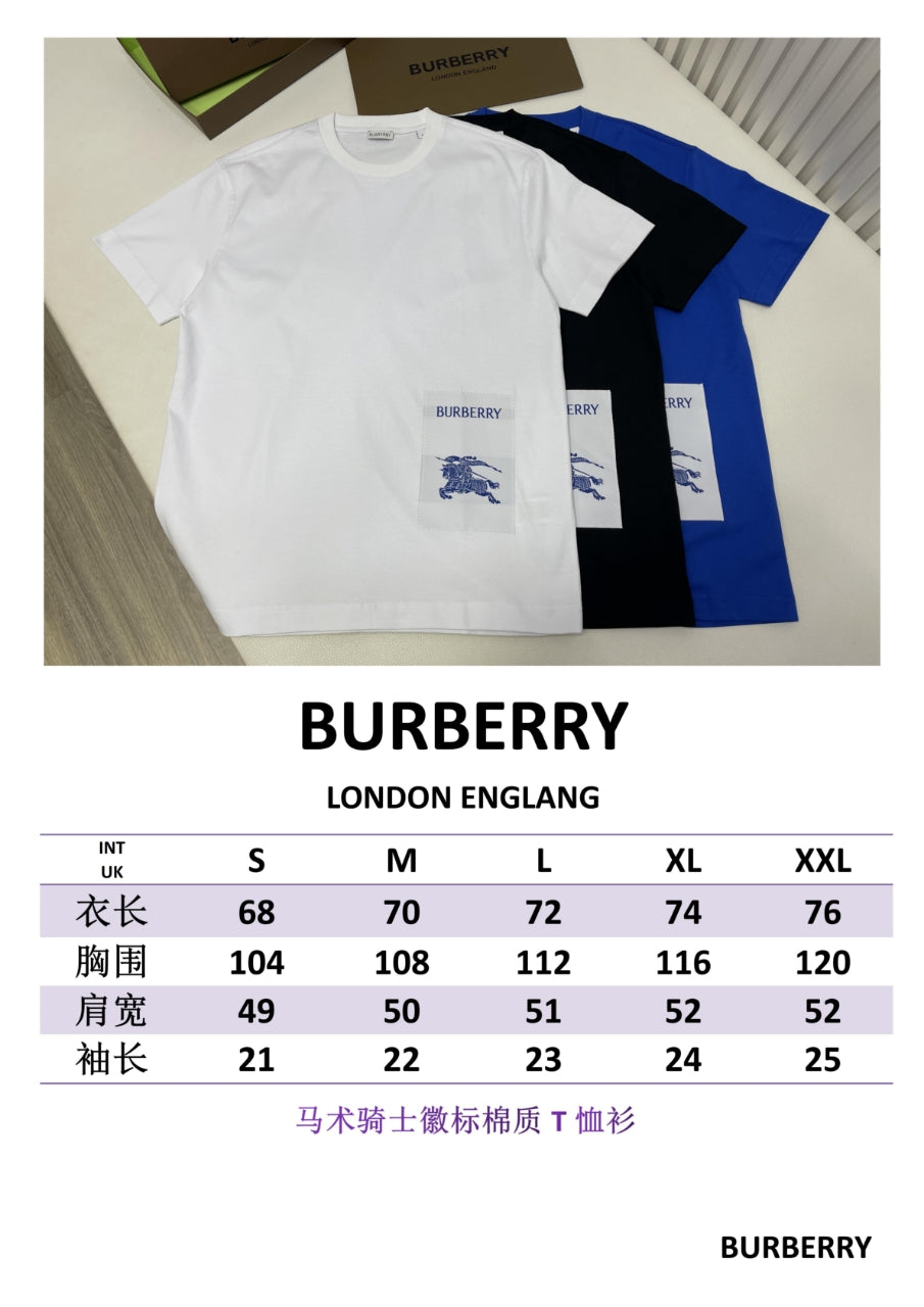 Camiseta negra, blanca y azul