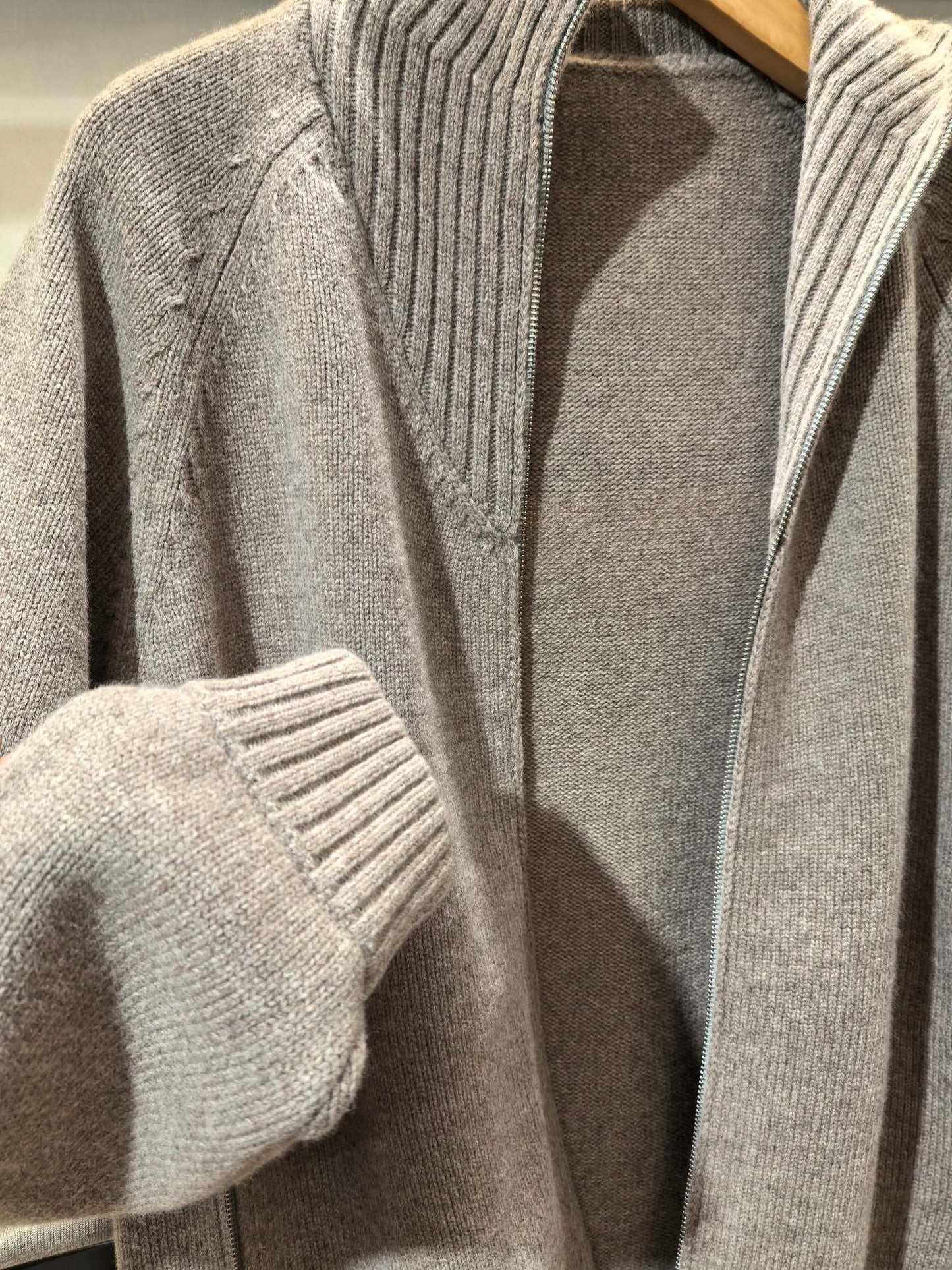 الشوفان والسترة الرمادية