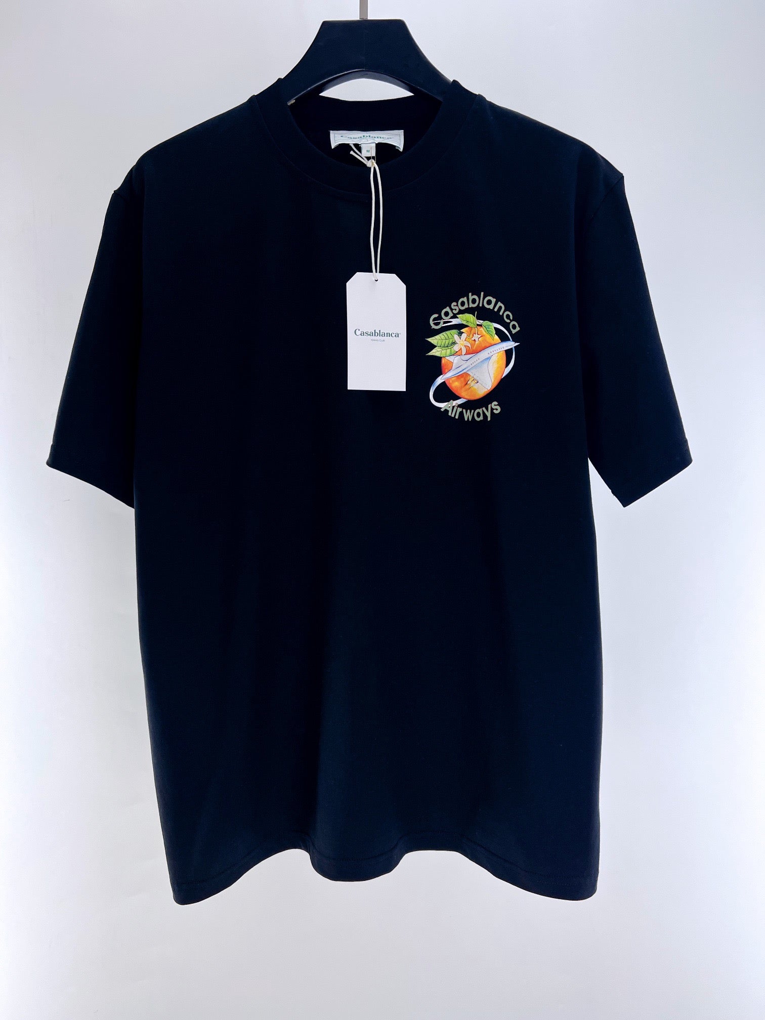 Schwarz-weißes T-Shirt