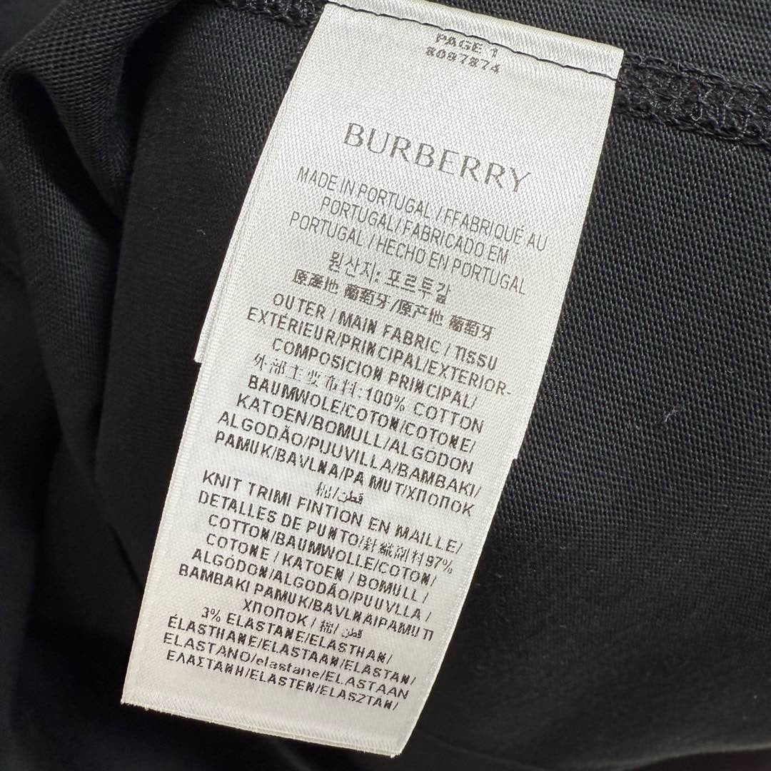 Schwarz-weißes T-Shirt