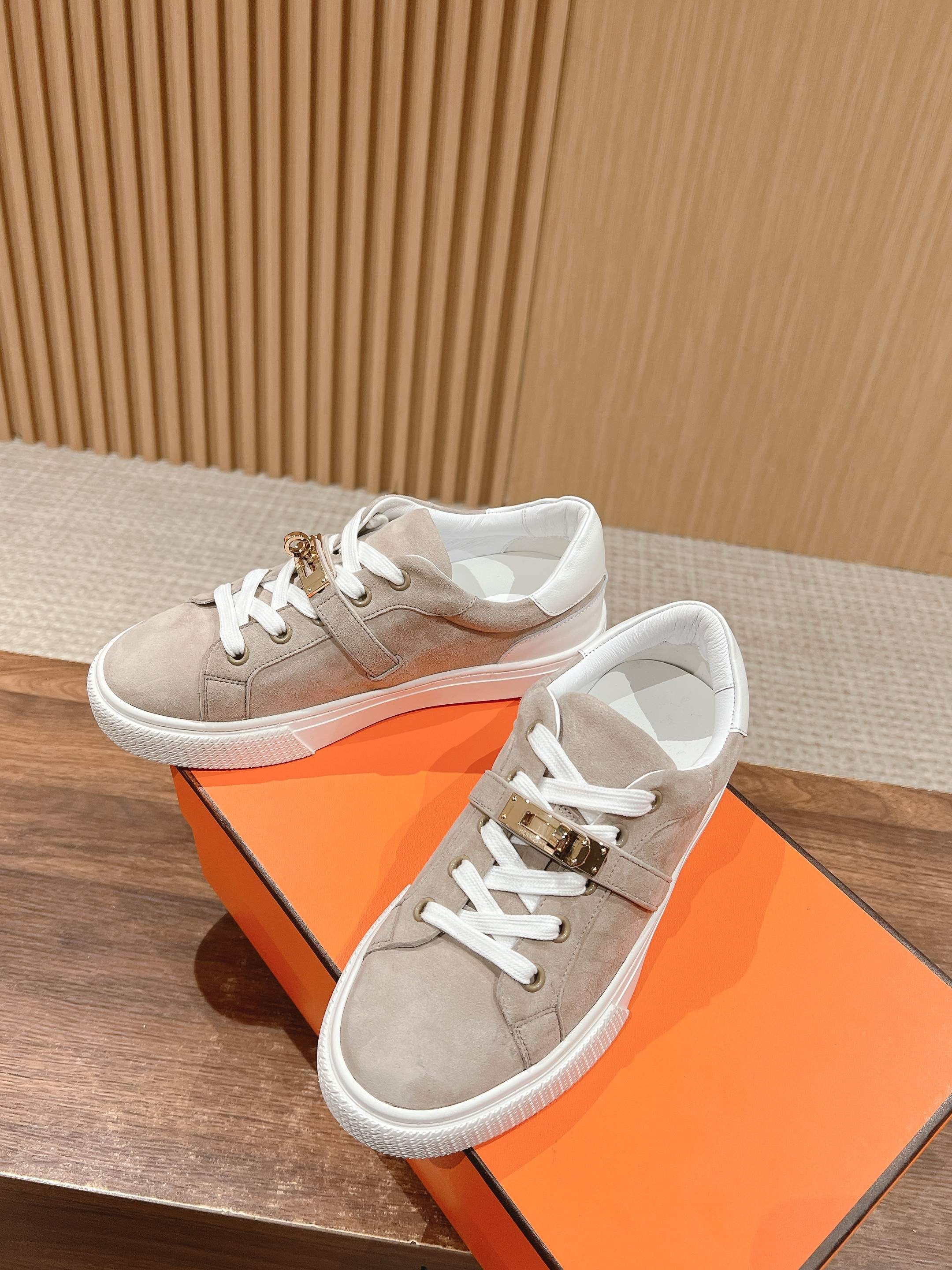 Mehrfarbige Schuhe