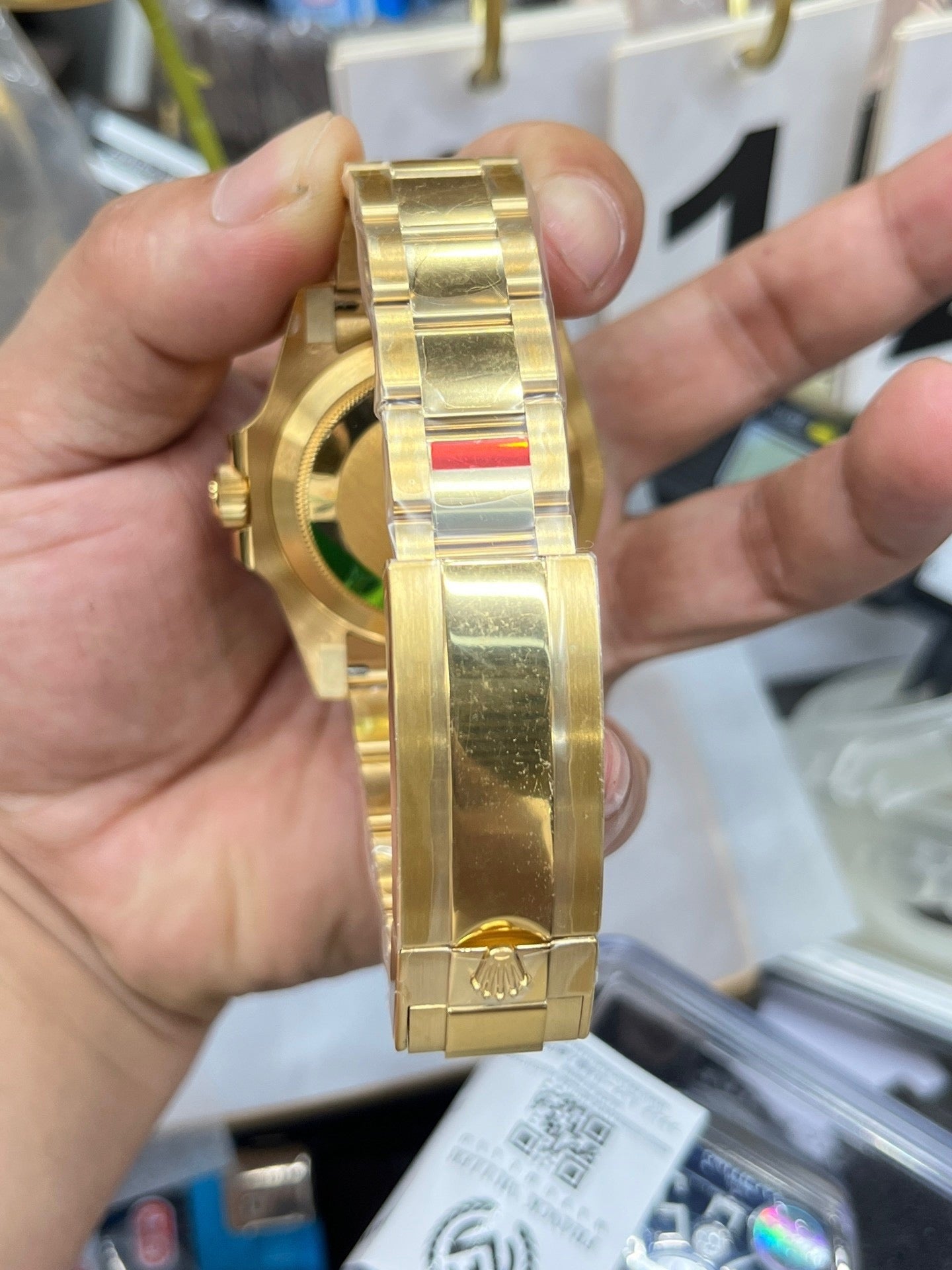 Goldblaue Uhr