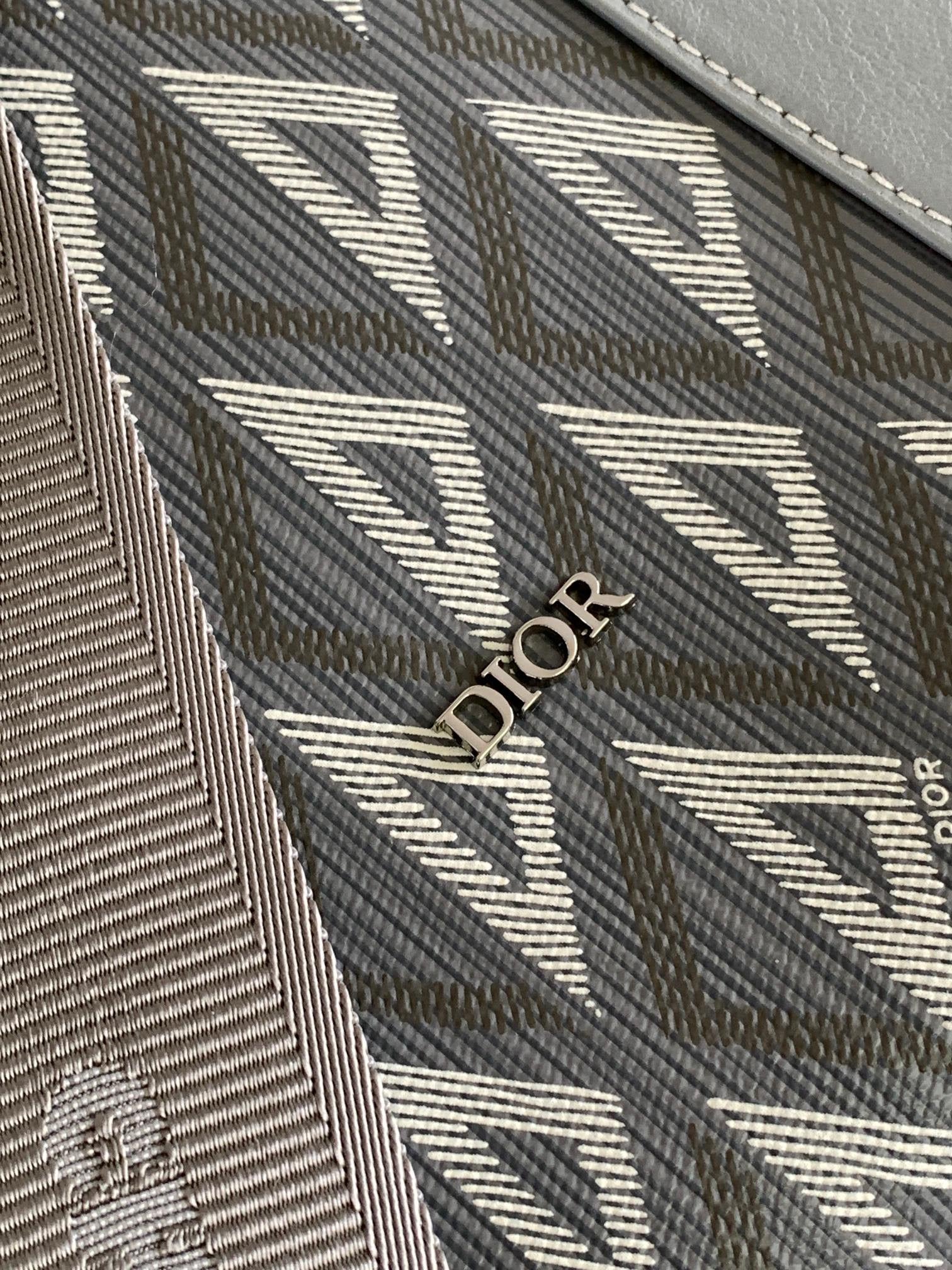 Graue und schwarze Tasche