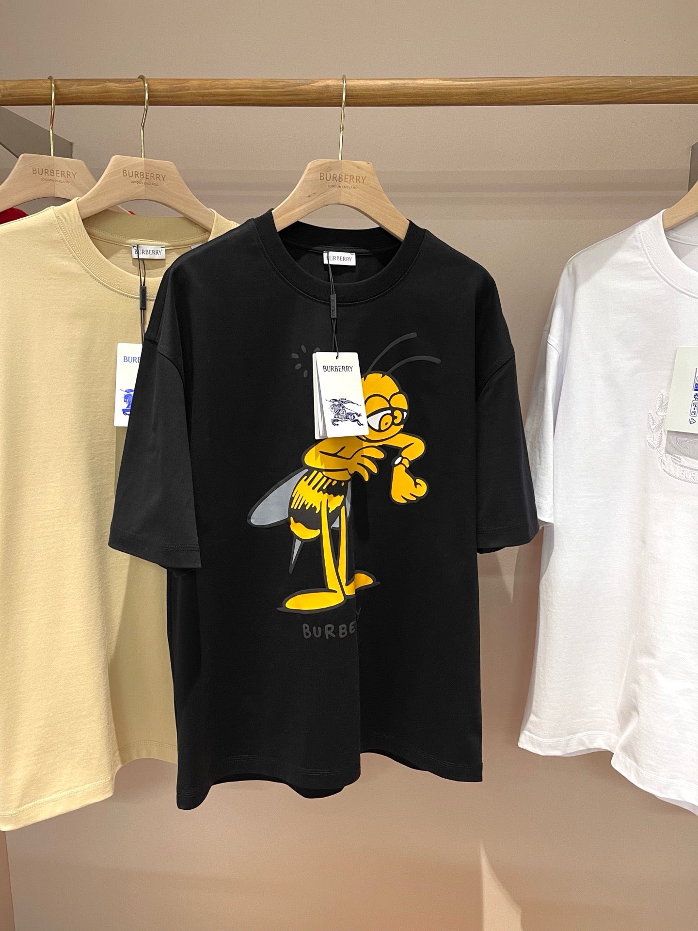 Black T-Shirt - FashionHype.xyz