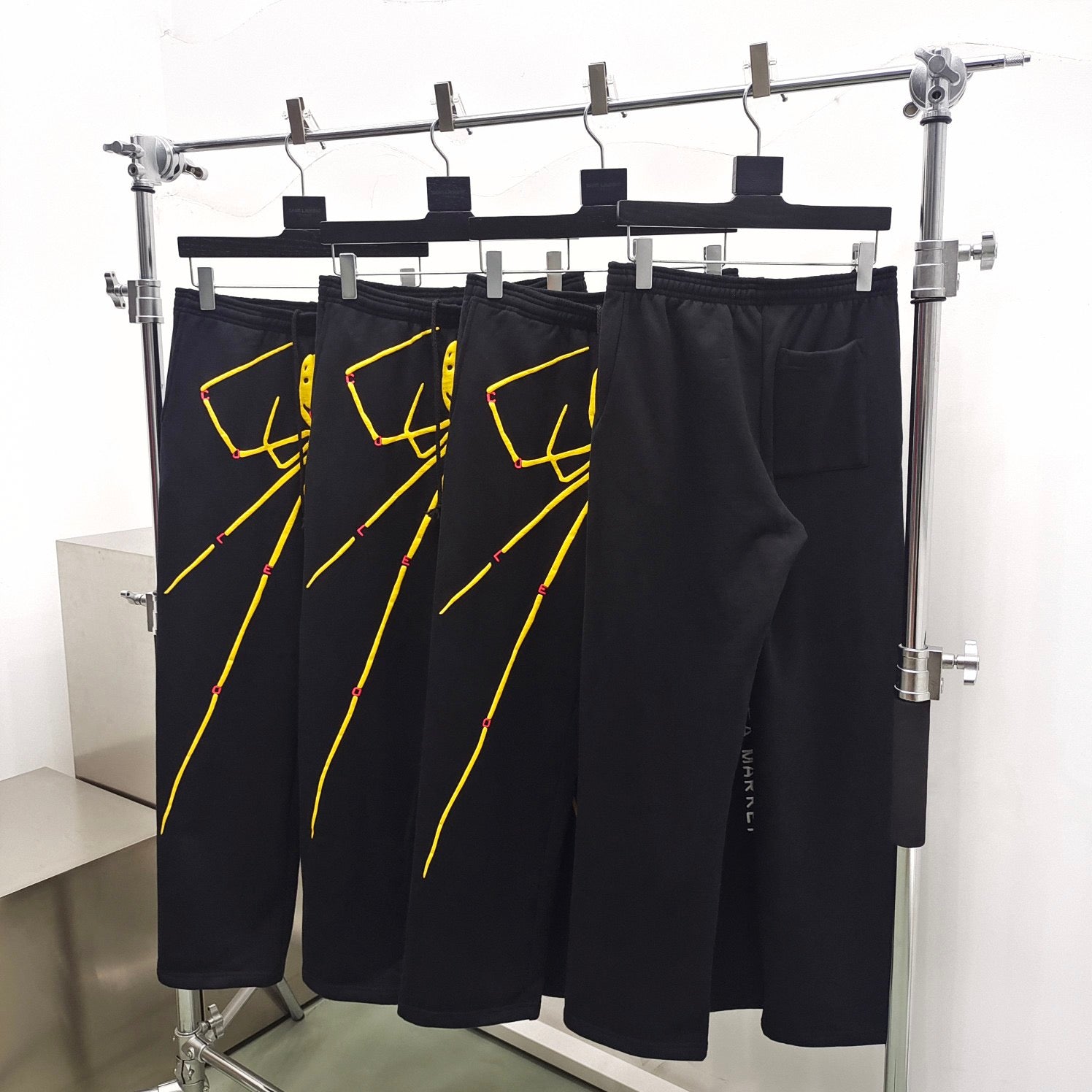 Schwarze Hosen