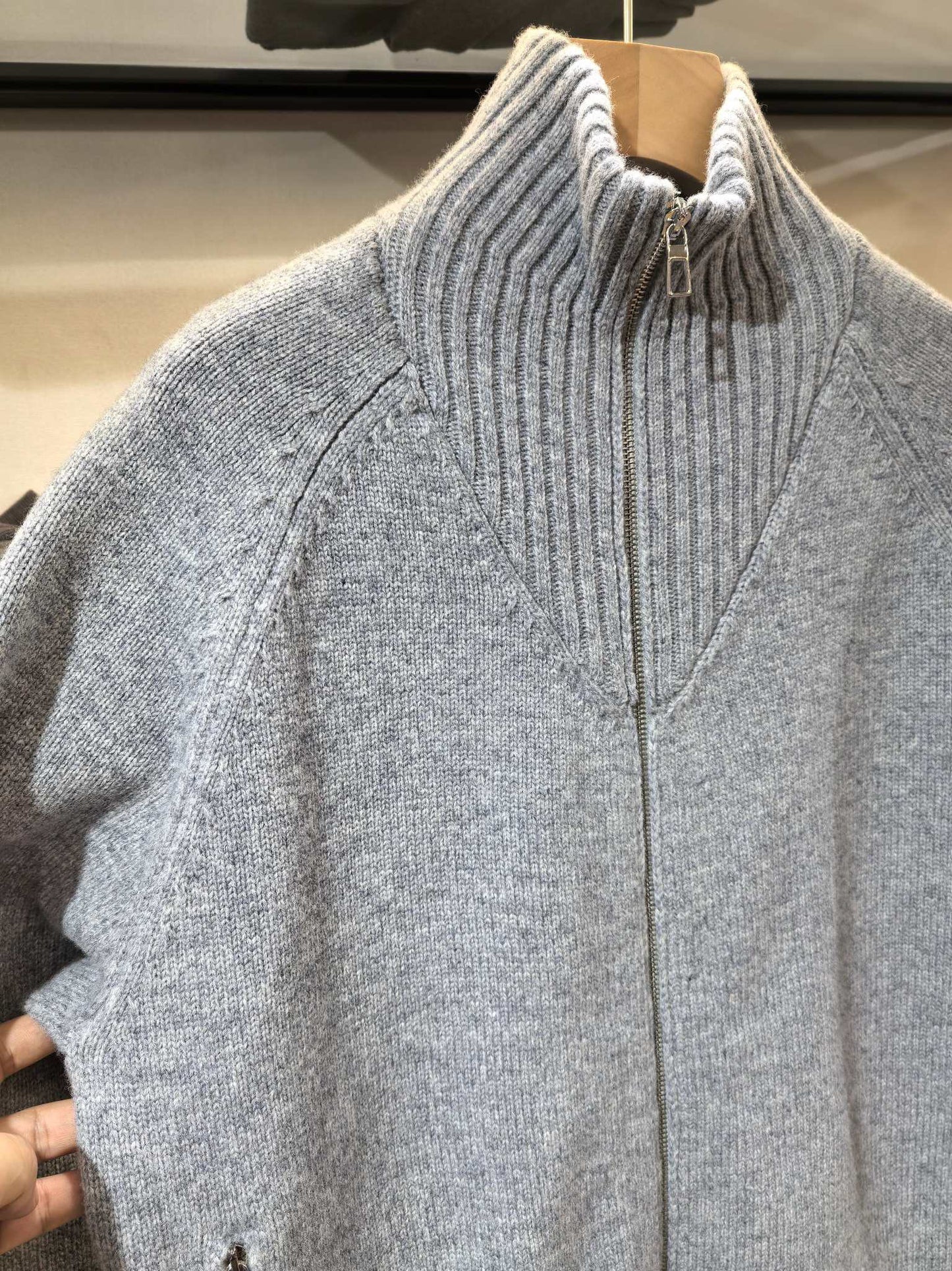 الشوفان والسترة الرمادية