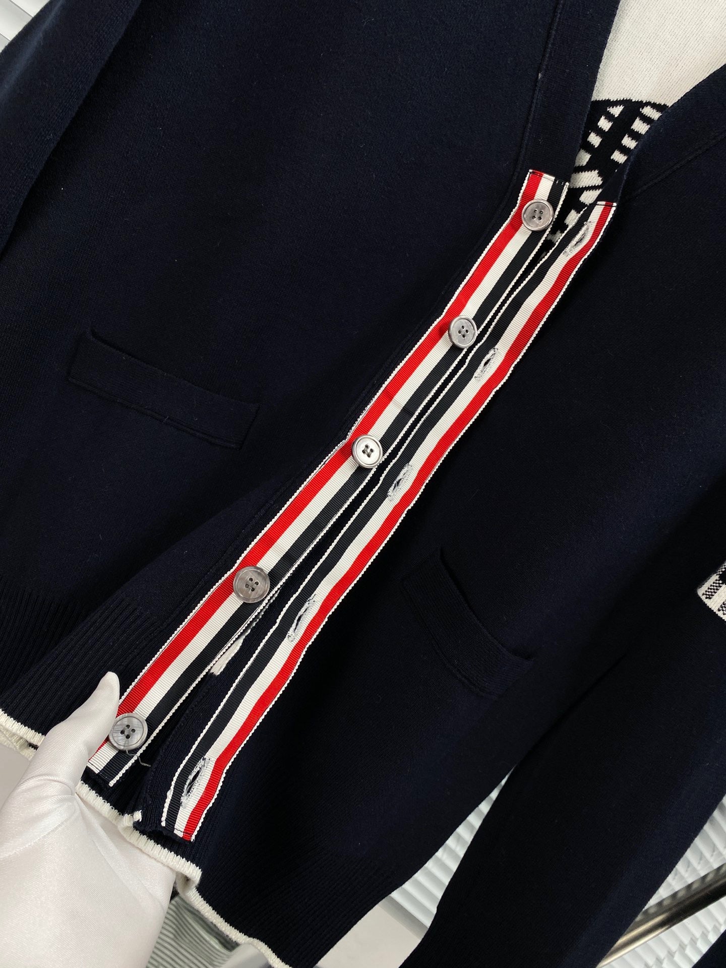 Blaue und graue Jacke