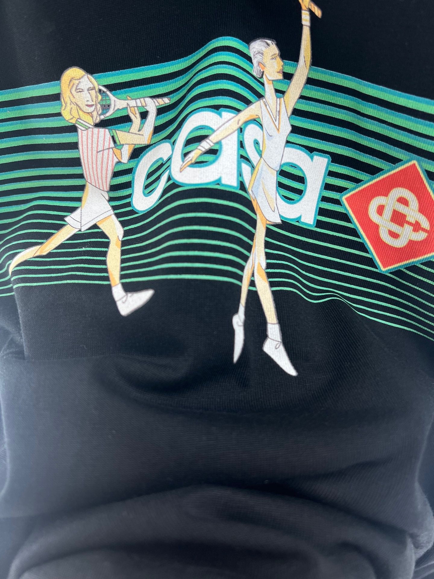 Camiseta azul y blanca