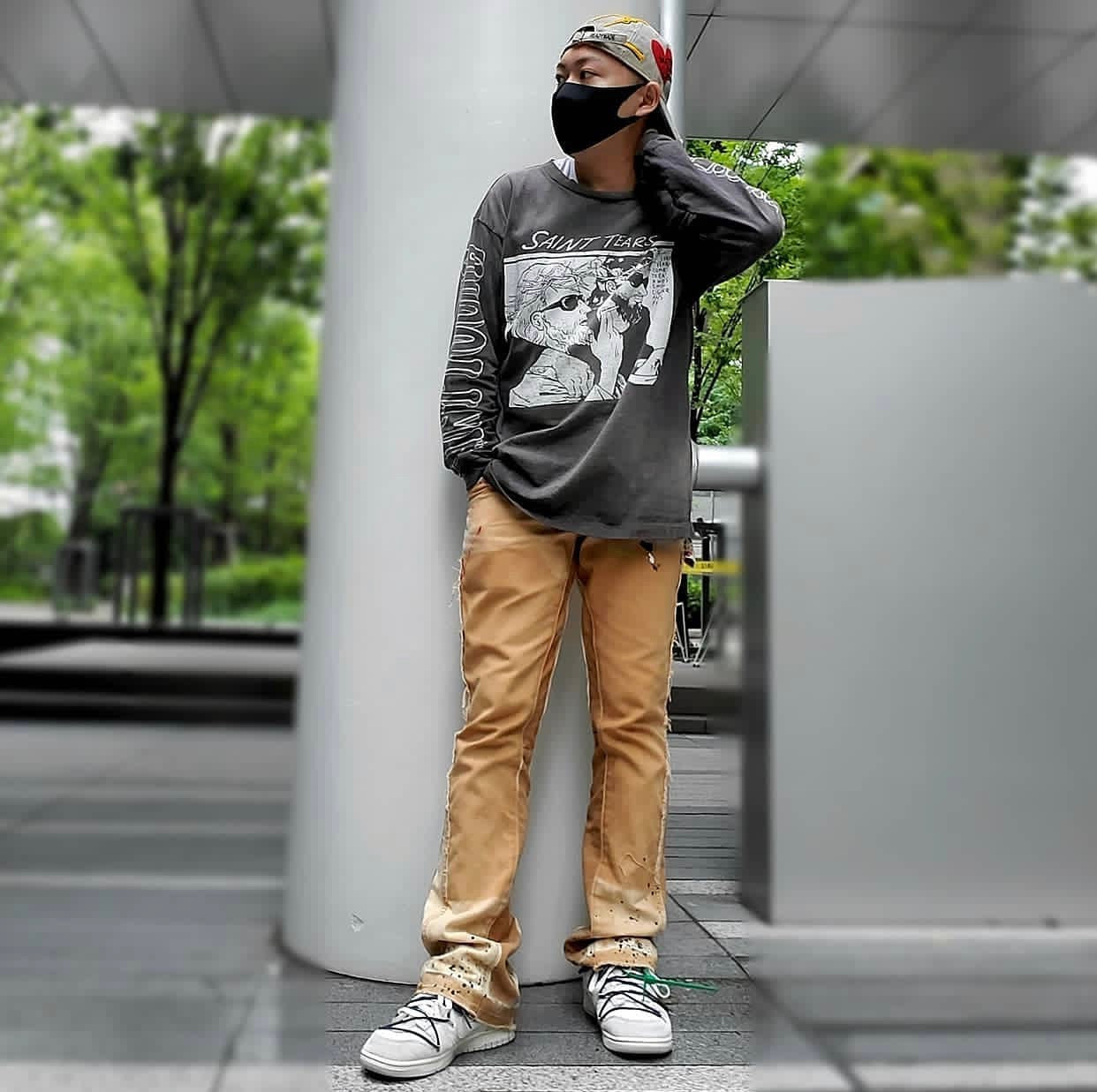 Gelbgraue Hose