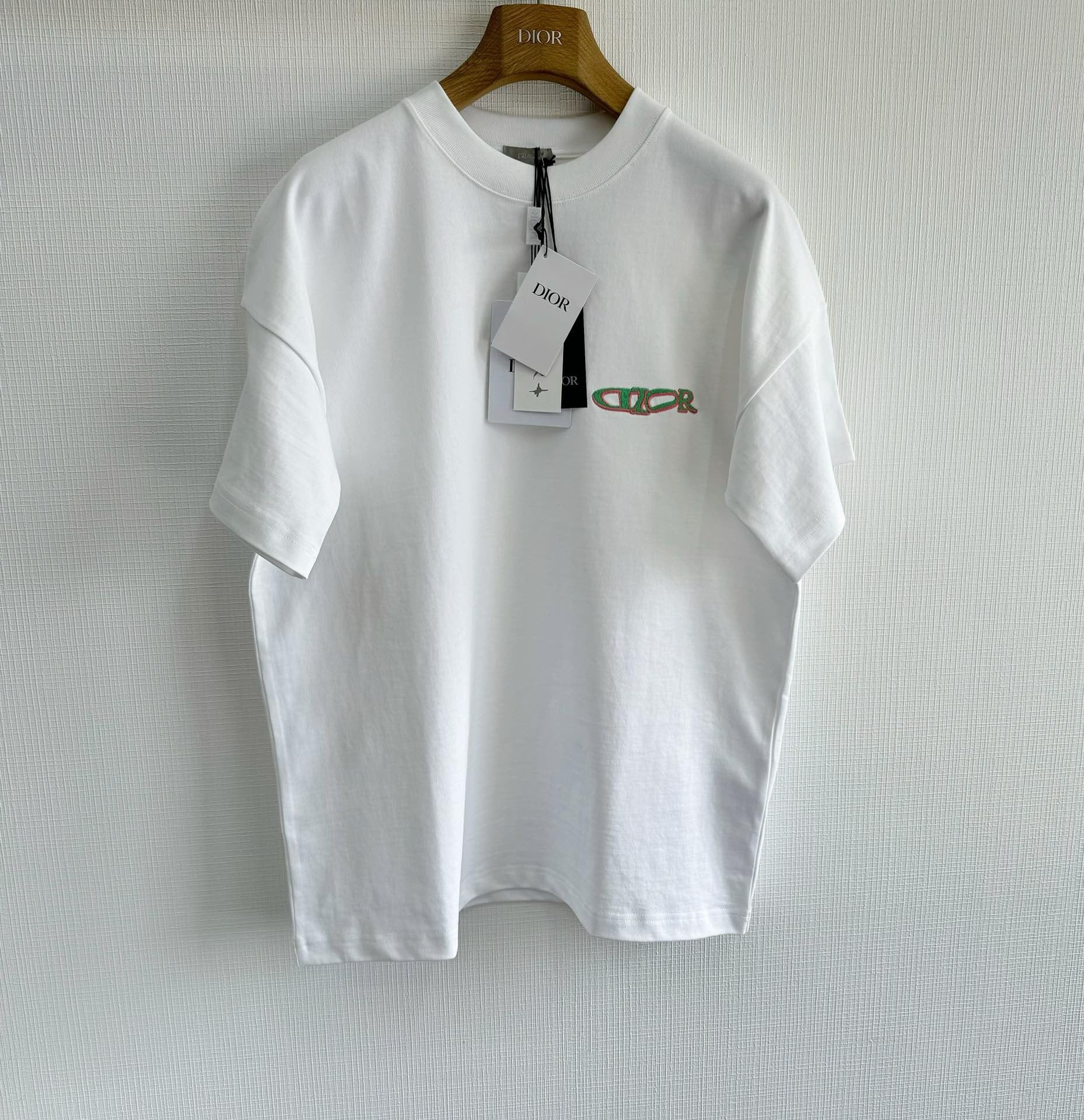 Weißes und schwarzes Trikot