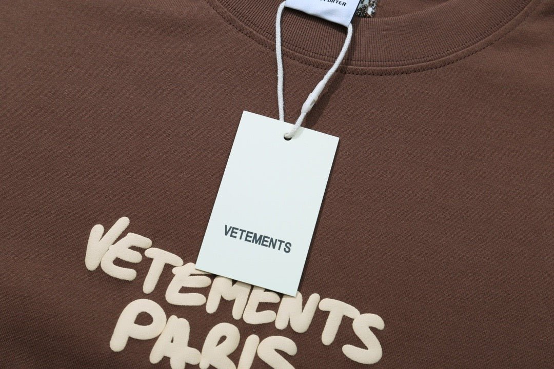 Braunes T-Shirt