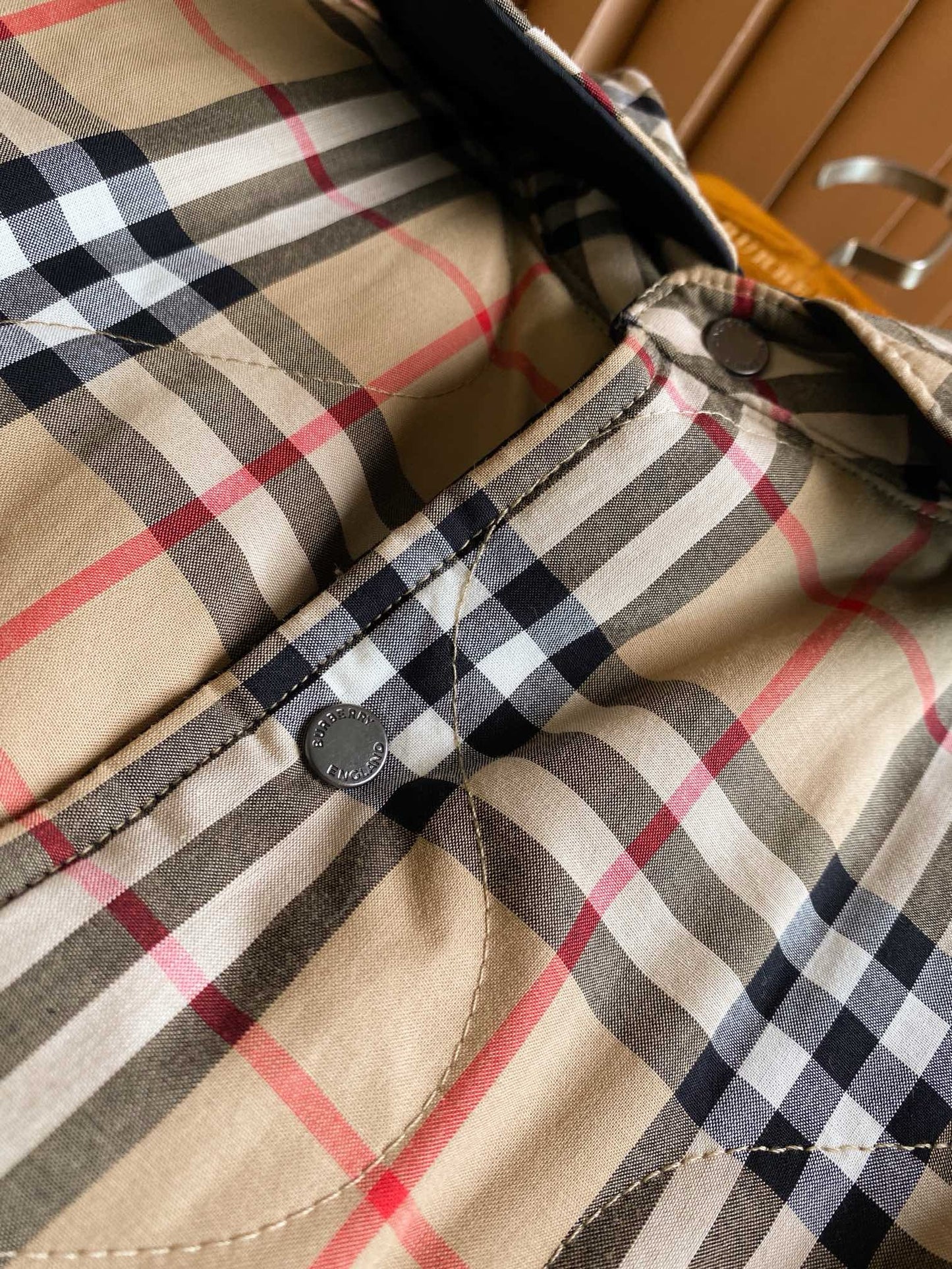 سترة متعددة الألوان