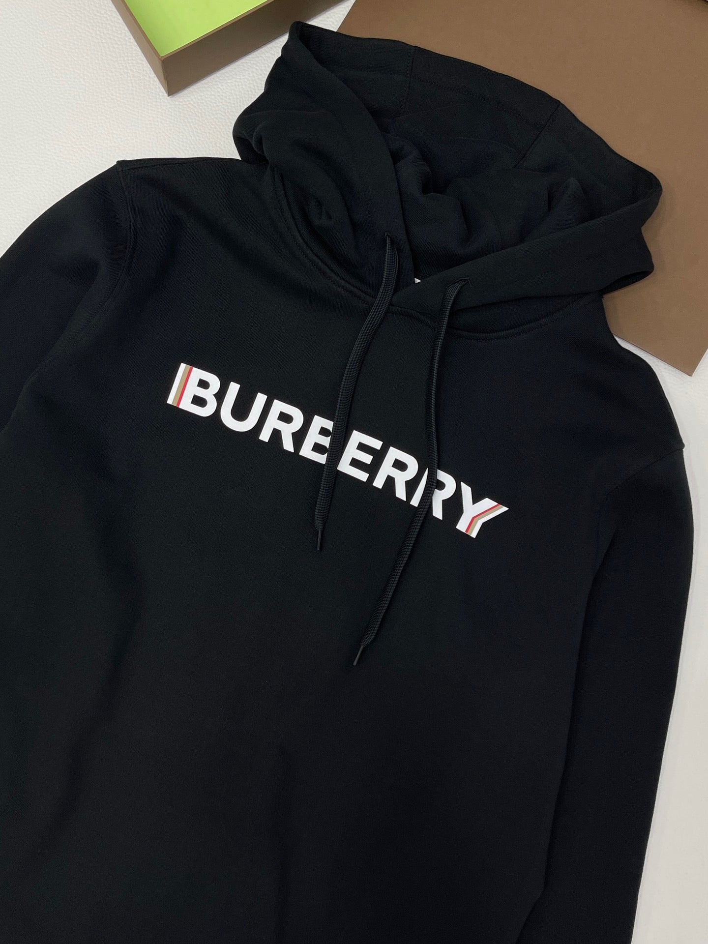 Schwarzer Hoodie