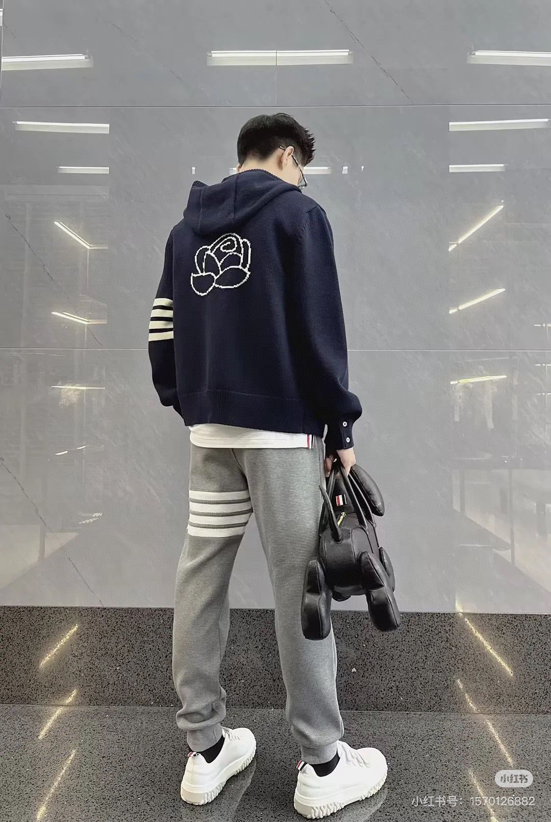 سترة متعددة الألوان