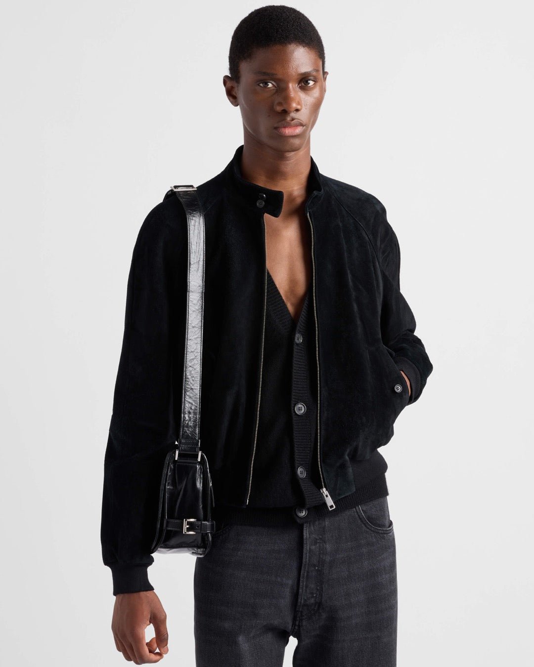 Schwarze und khakifarbene Jacke