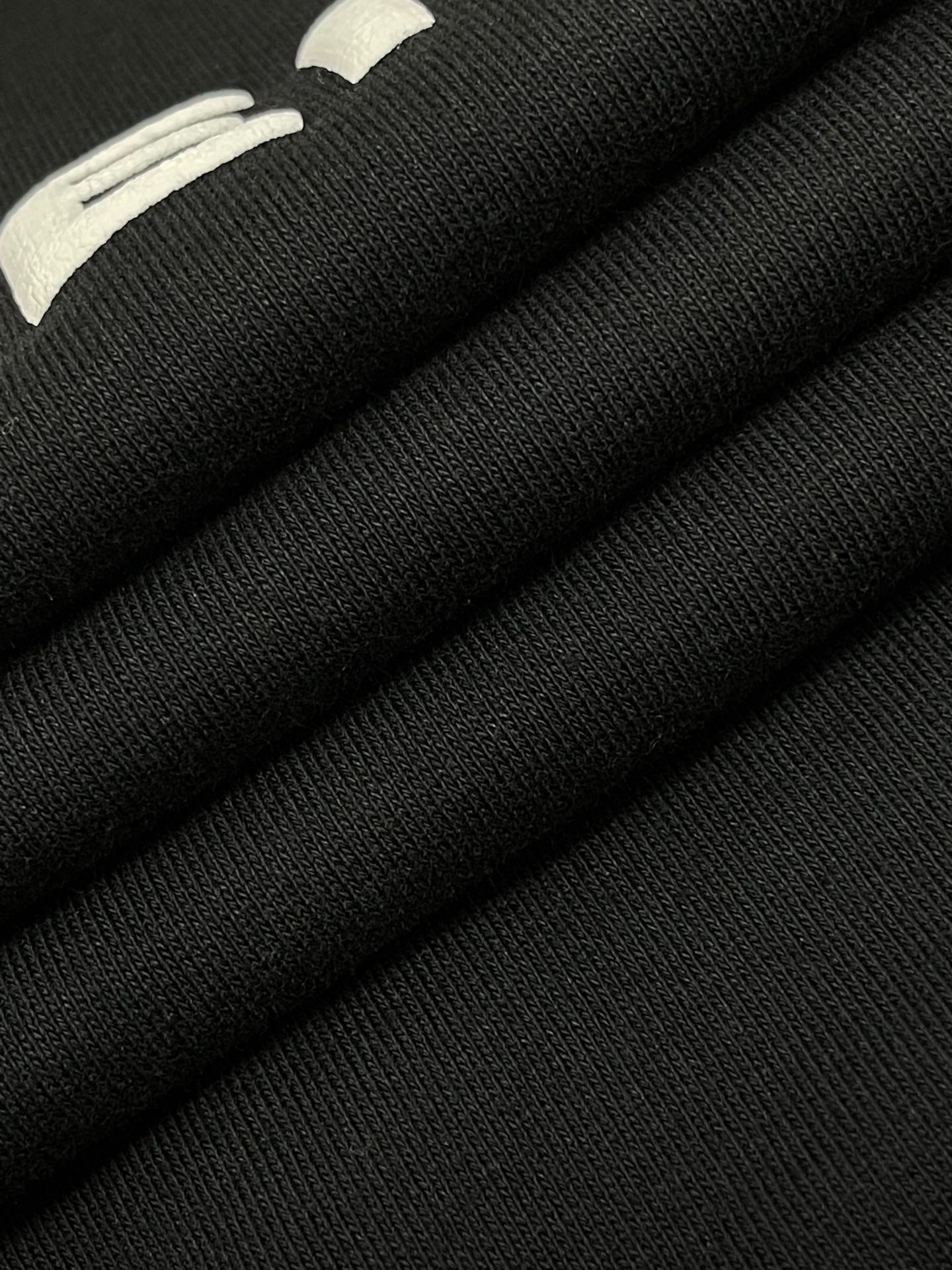 Schwarz-braunes Trikot