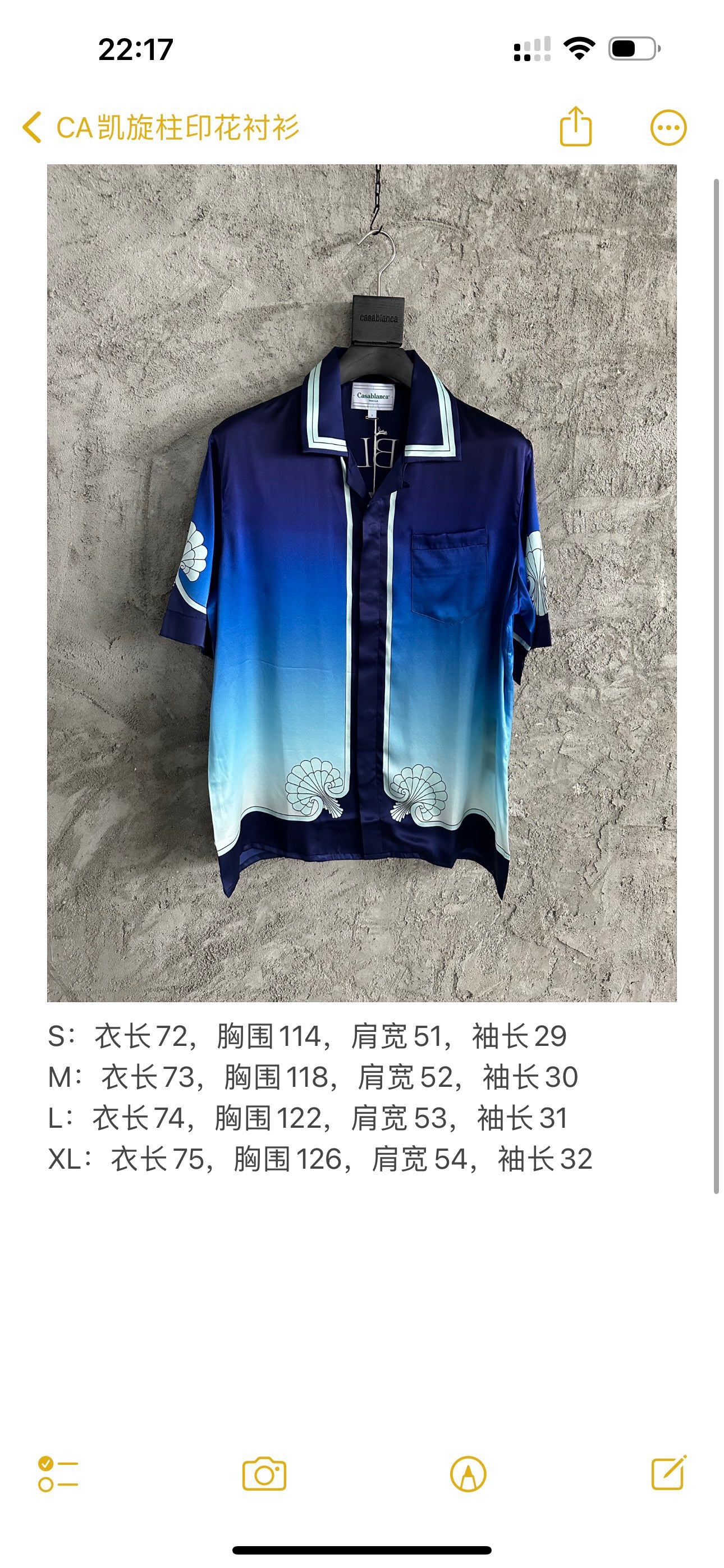 Blaues Shirt