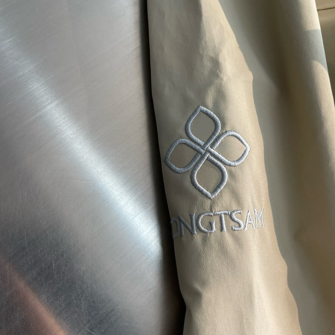 سترة متعددة الألوان