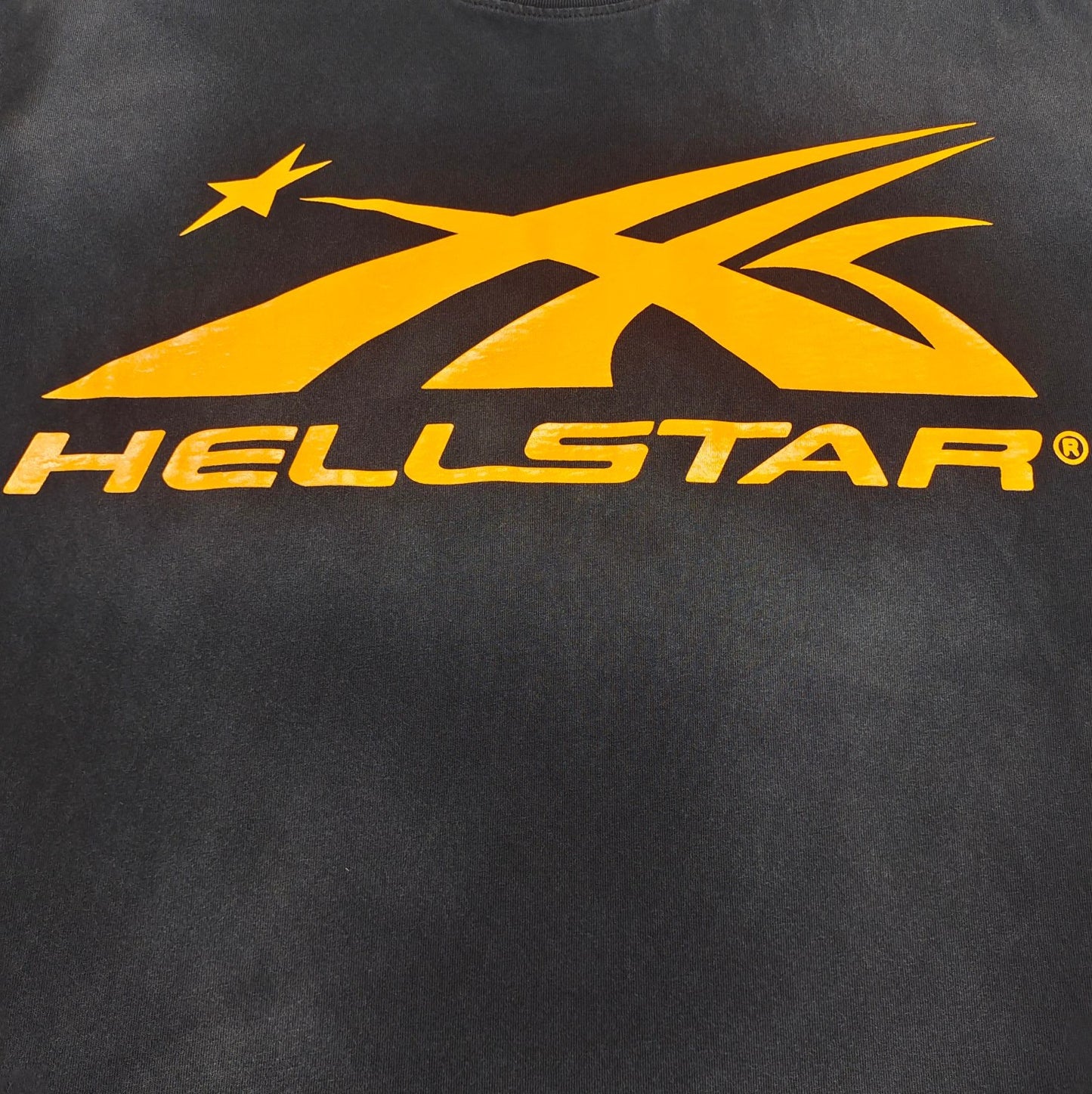 Dunkelschwarzes T-Shirt