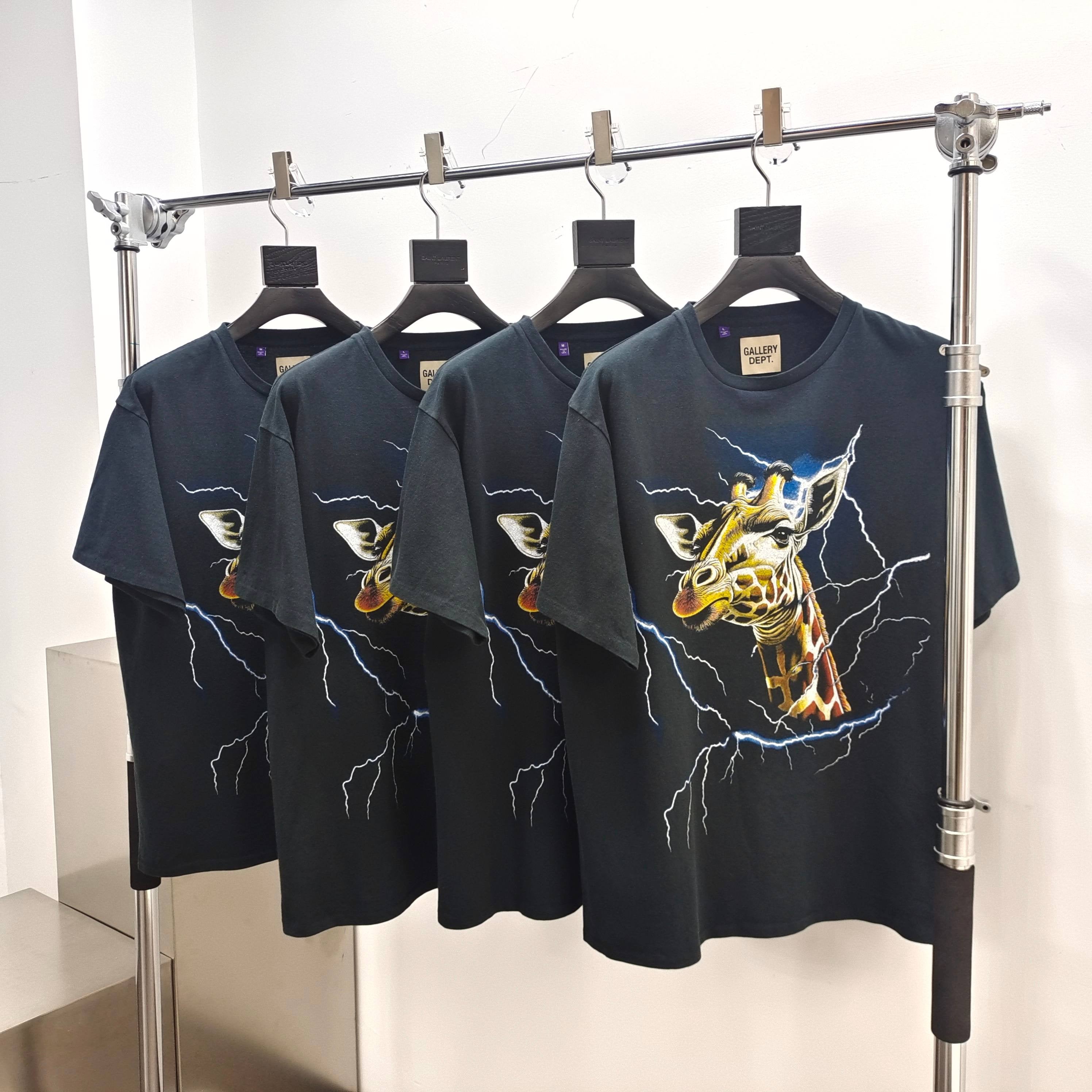 Schwarzes T-Shirt
