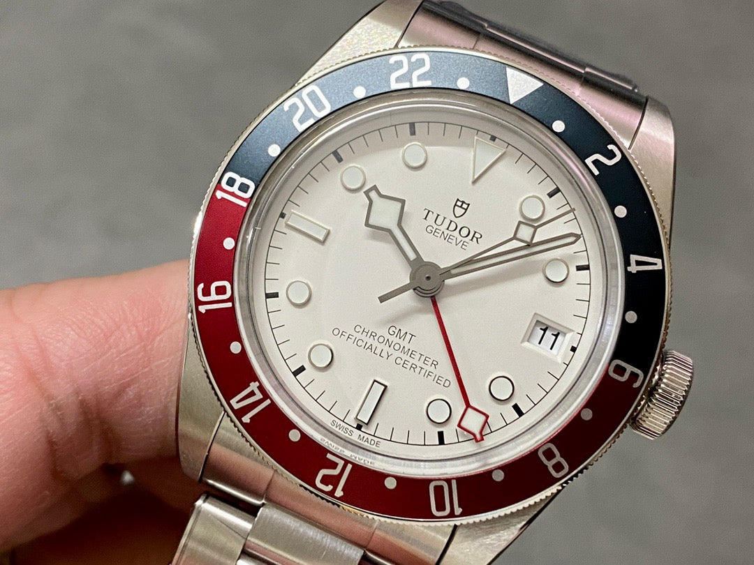 Mehrfarbige Uhr