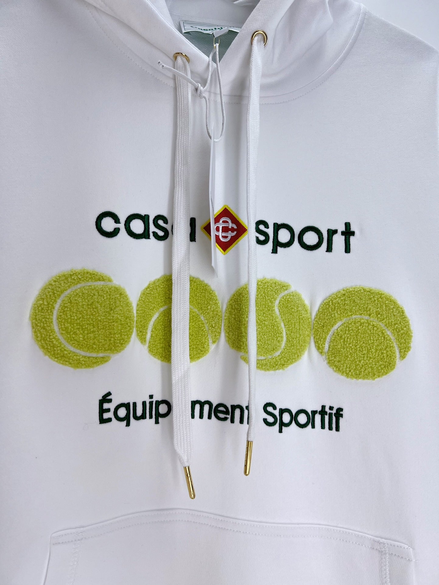 هودي باللونين الأبيض والأسود