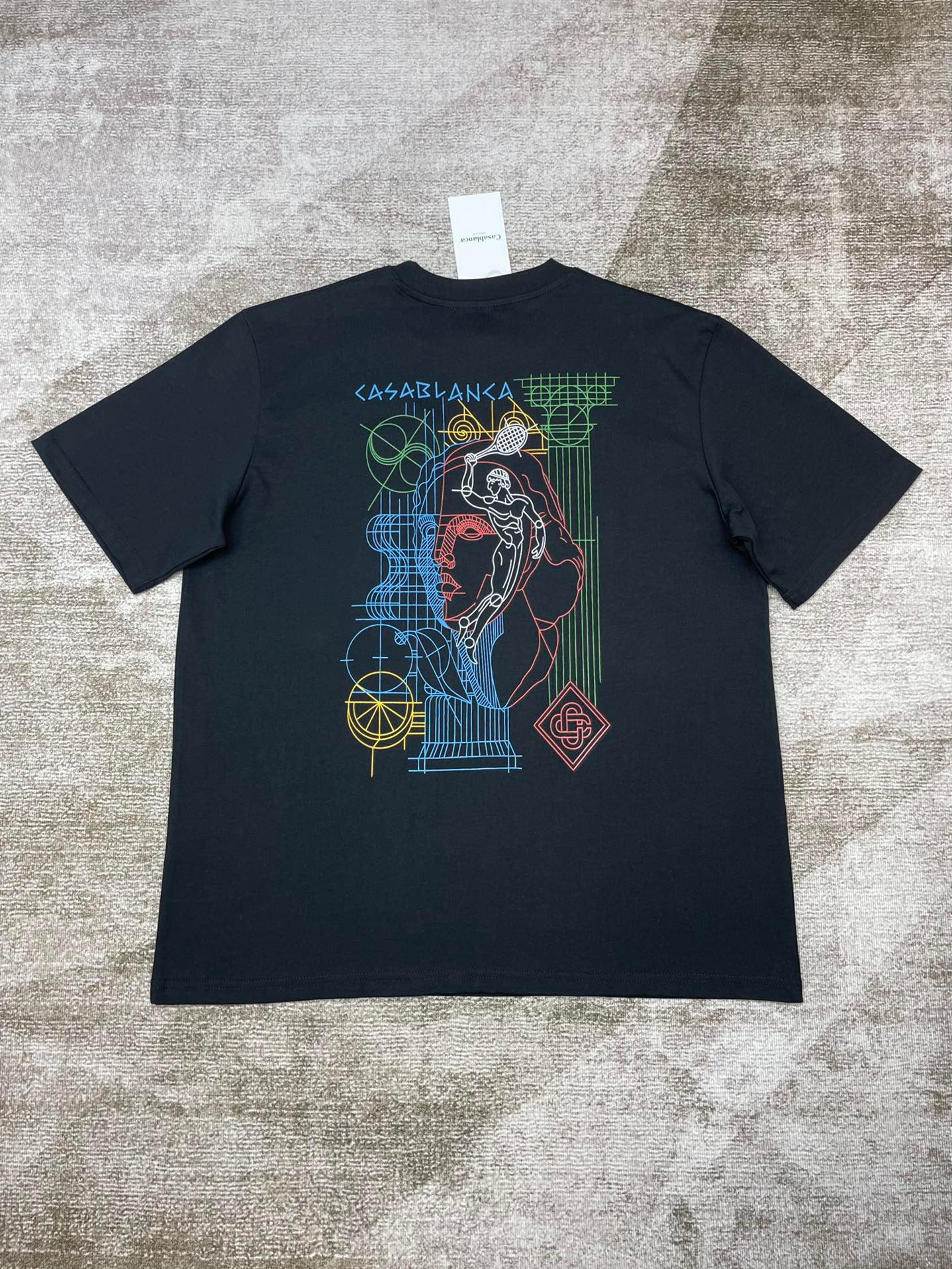 Schwarz-weißes T-Shirt