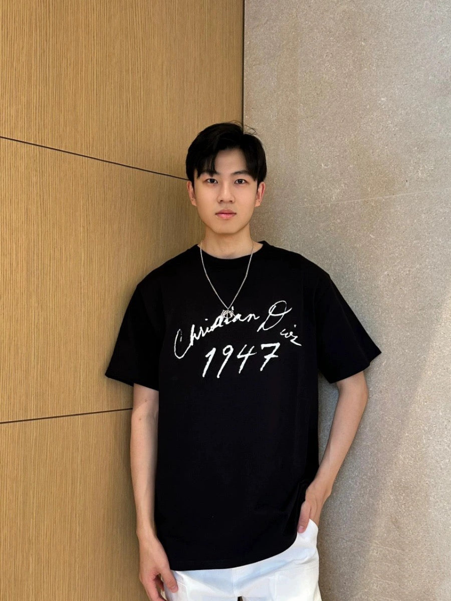 Schwarzes, weißes und blaues T-Shirt