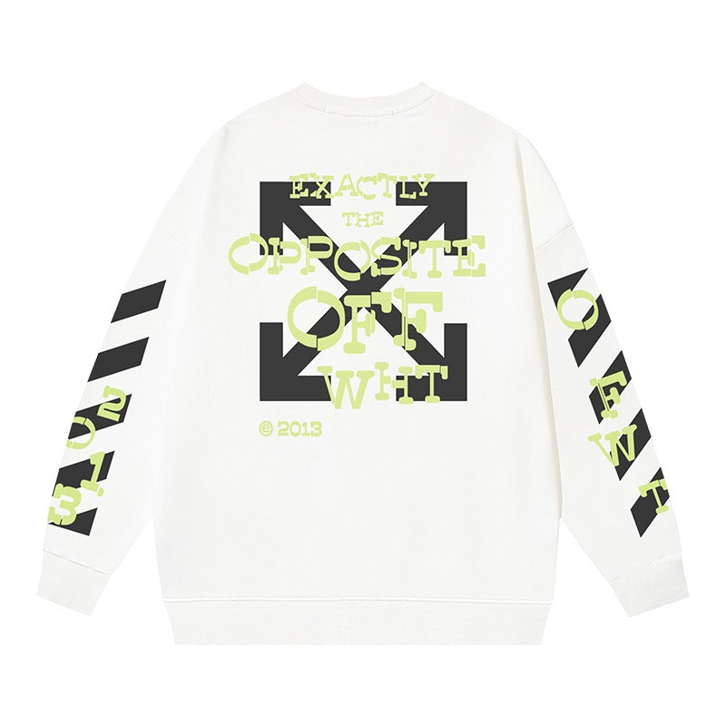 weißes und schwarzes Sweatshirt