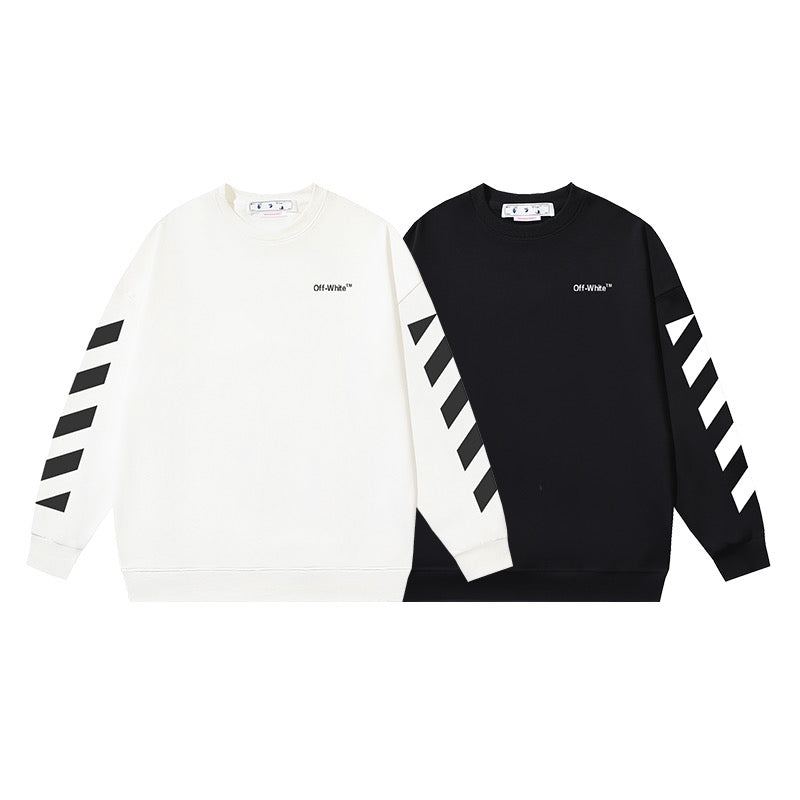 weißes und schwarzes Sweatshirt