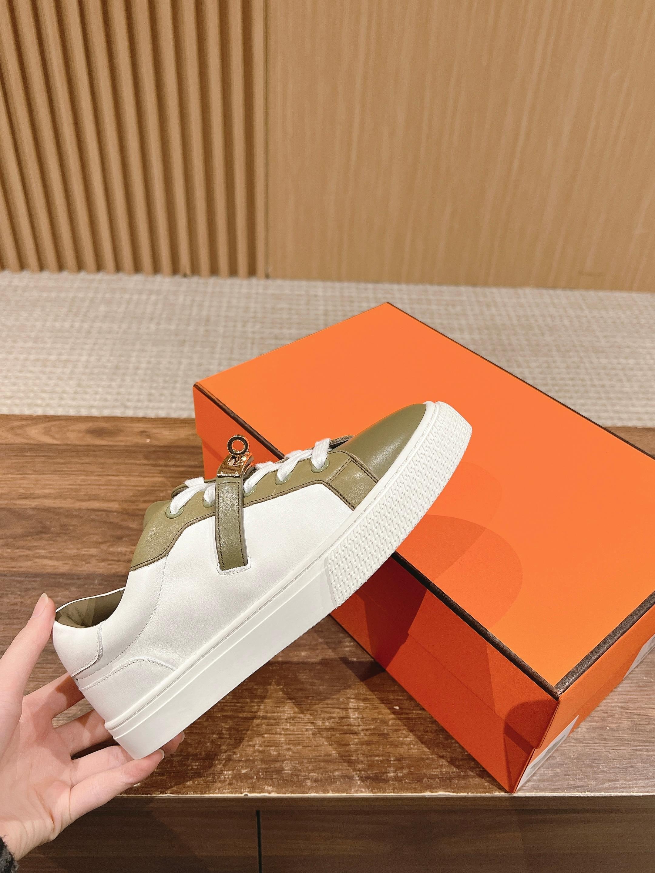 Mehrfarbige Schuhe
