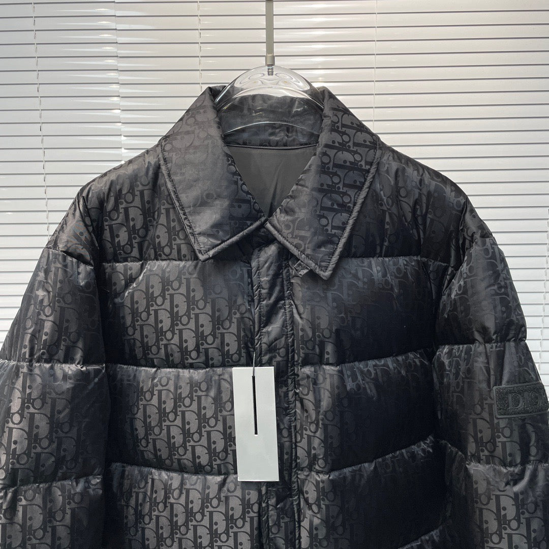 Schwarze und silbergraue Jacke