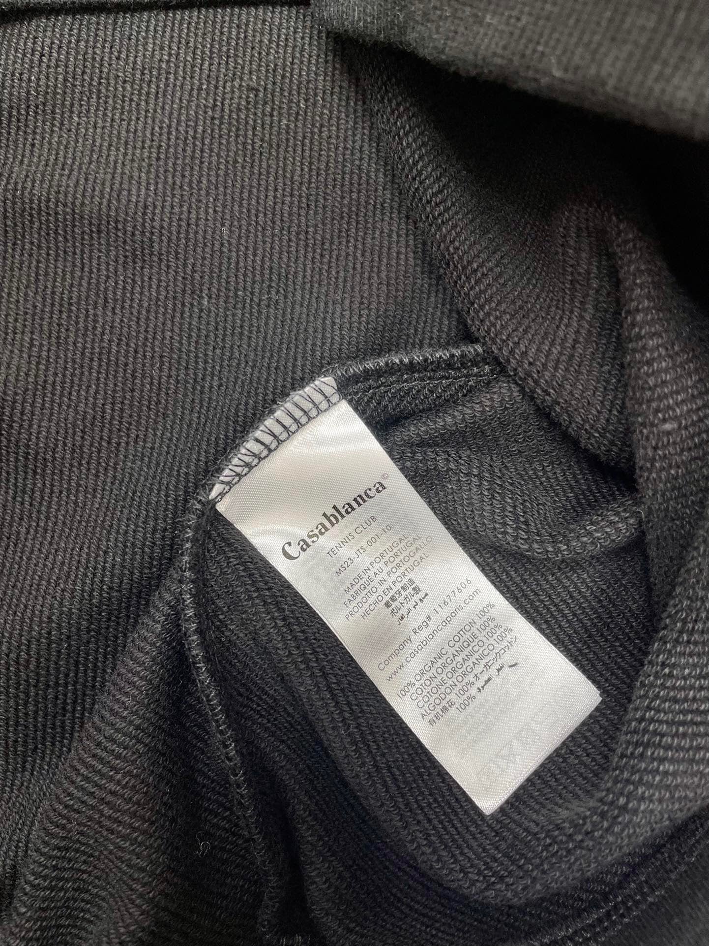 سويت شيرت أبيض وأسود