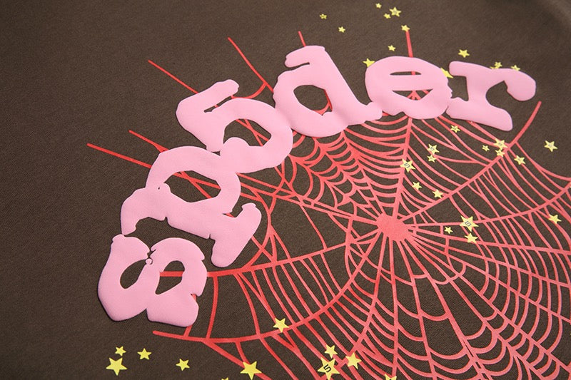 Schwarzes, gelbes und braunes T-Shirt