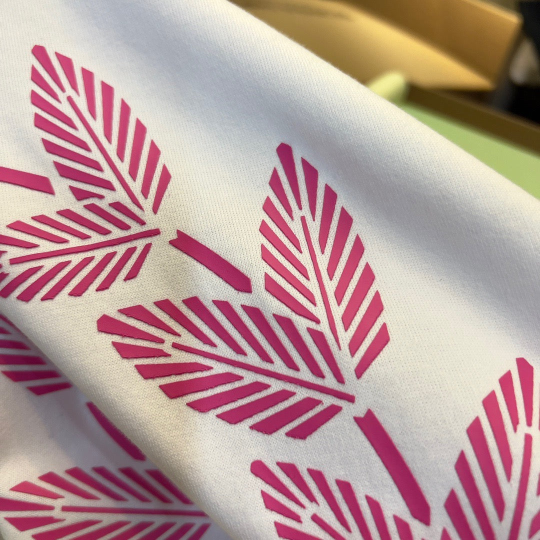 Schwarz-weißes T-Shirt